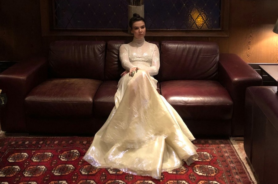 〈Alligator〉的MV藉由一個女孩變回白鱷魚的故事，傳達女性自我解放的訊息。（翻攝自pmstudio.com）