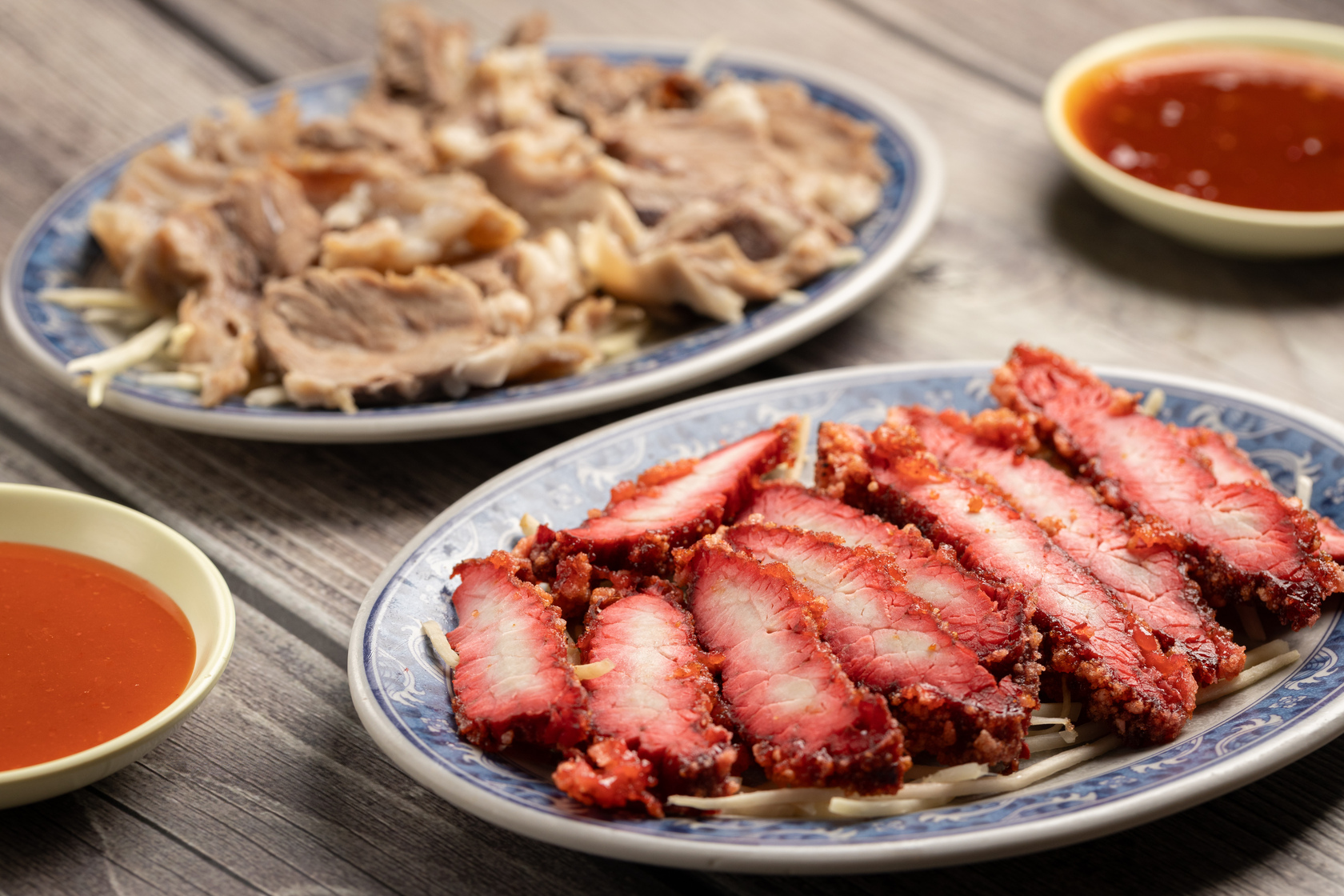 炸得外酥內嫩的「紅燒肉」也是必點品項。(60元/小份)
