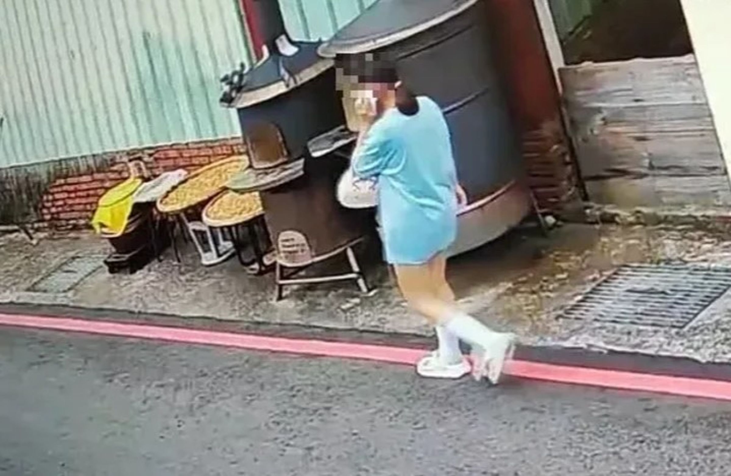 台中18歲顏姓女大生16日在沙鹿與17歲駱姓前男友談判,慘遭對方狠砍31刀慘死街頭,情殺案震驚社會。(翻攝畫面)
