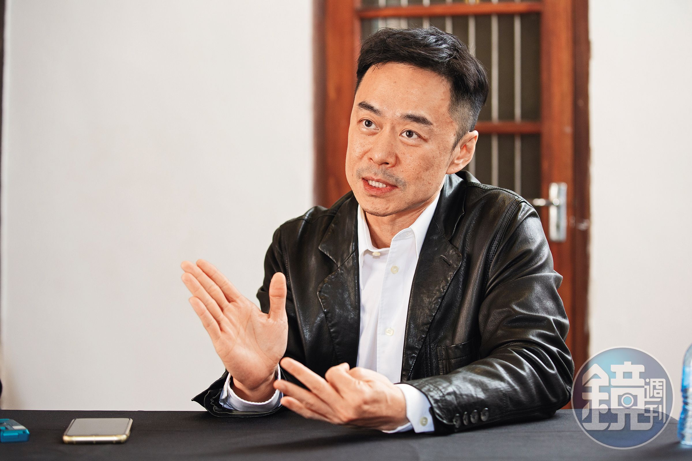 過去曾爆Hebe、Ella罵張承中「你不是男人。甚至,不是人。」不過張承中則叫媒體不要藉此挑撥離間。