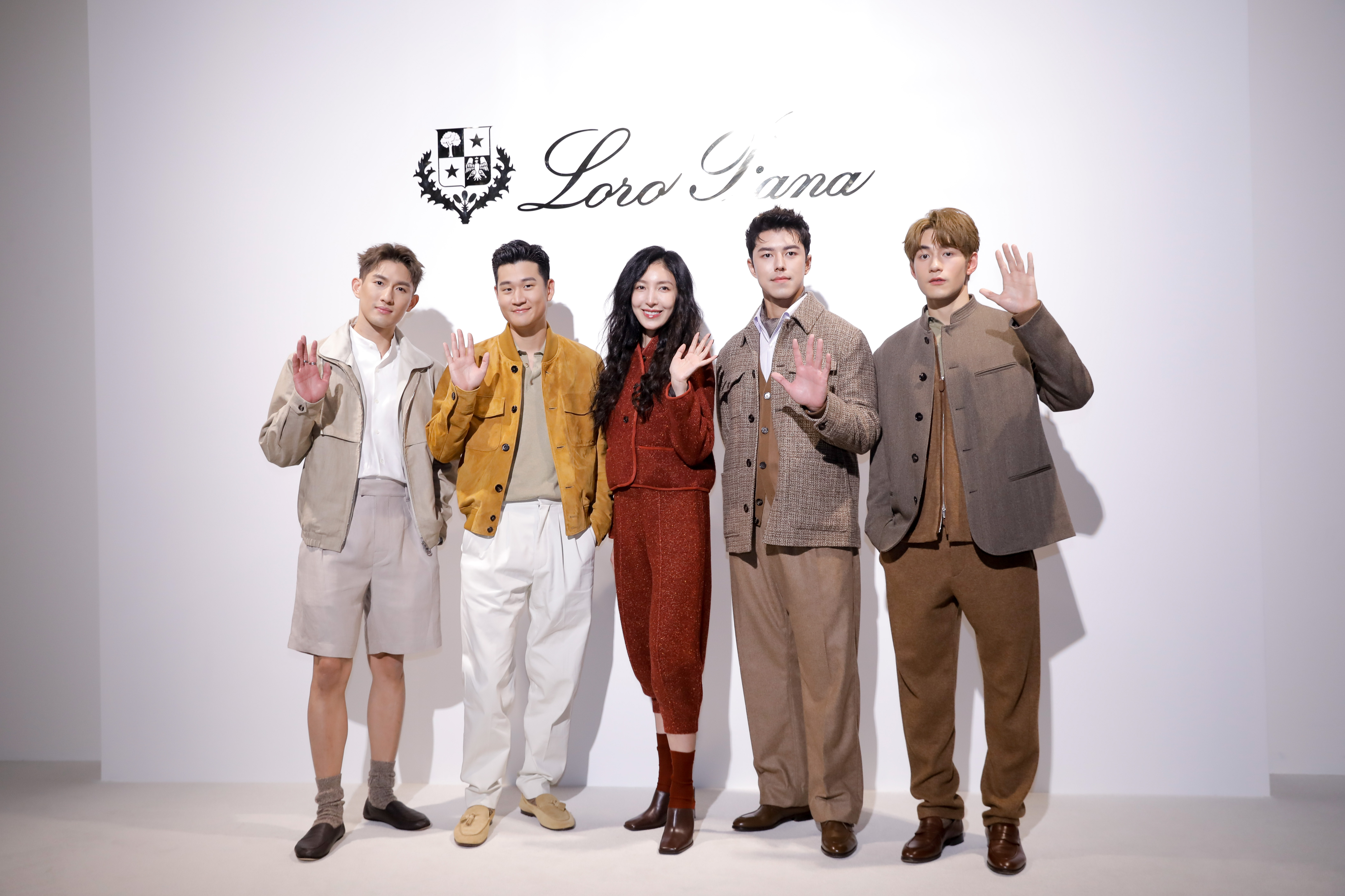 Loro Piana活動嘉賓合照，楊謹華（中）笑說：「好像跟4個流氓合照。」