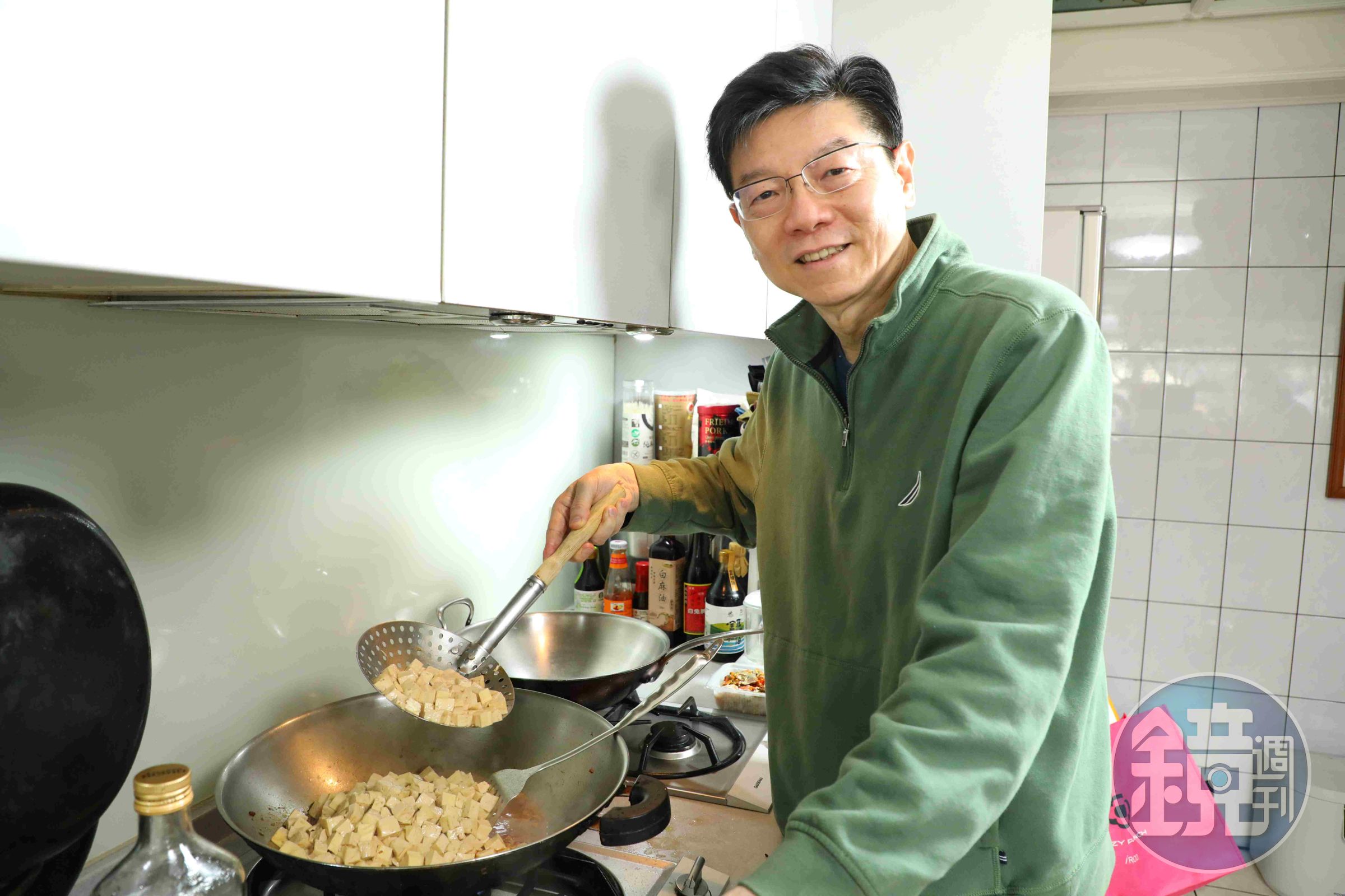 已出版兩本《裴社長廚房手記》的裴偉，現在正走遍全台，籌備以小吃為主題的第三本美食書。