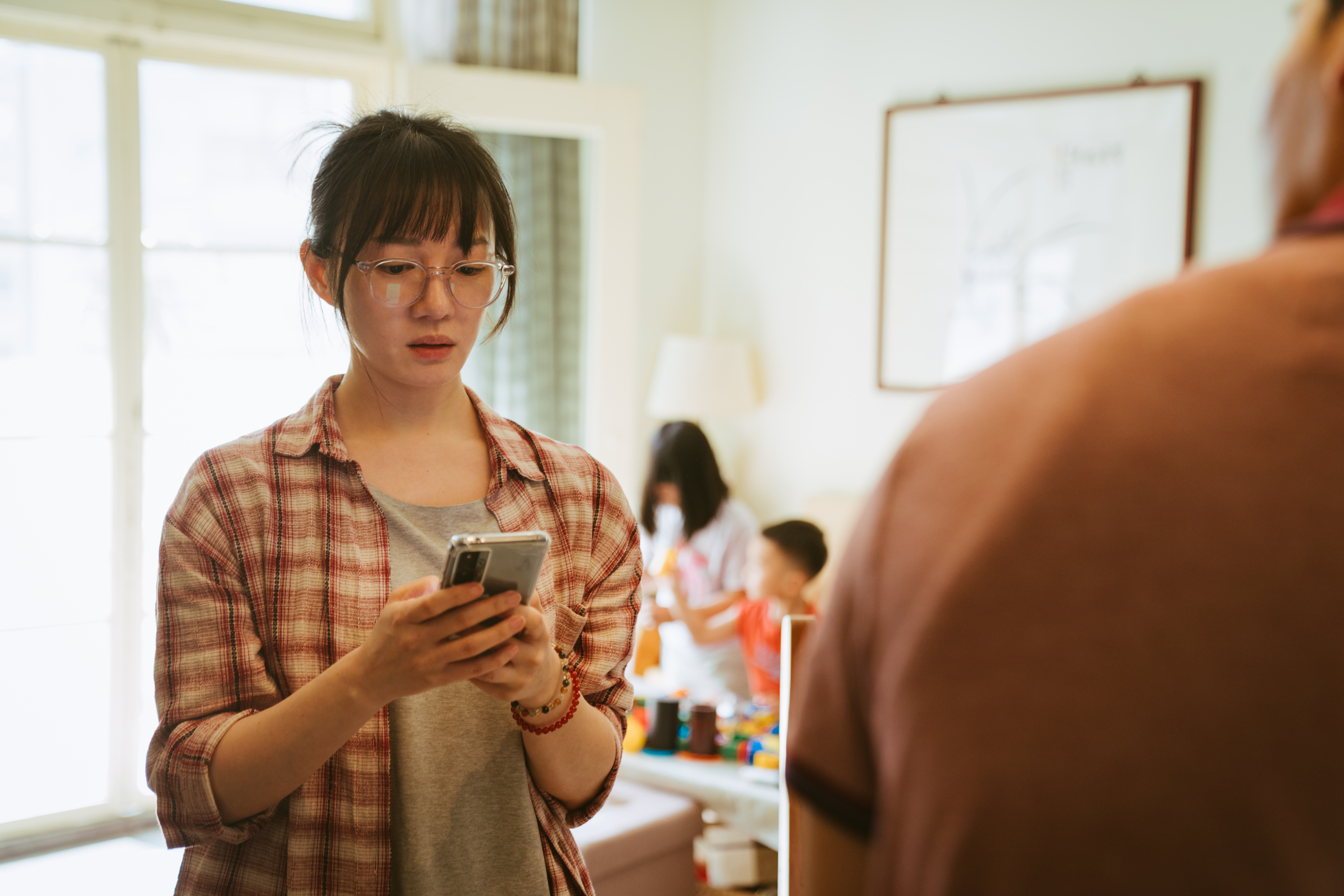 李杏在新戲演出職場家庭兩頭燒的護理師。(大愛提供)