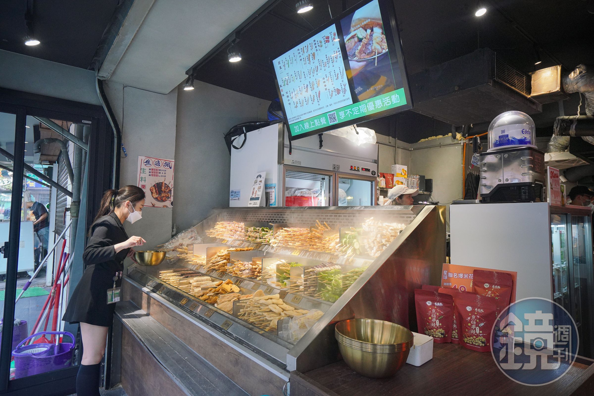 轉型內用店後,完全脫離路邊攤樣,食材保潔度更好,又能坐下來好好享受美食,頗得女性客人歡心。