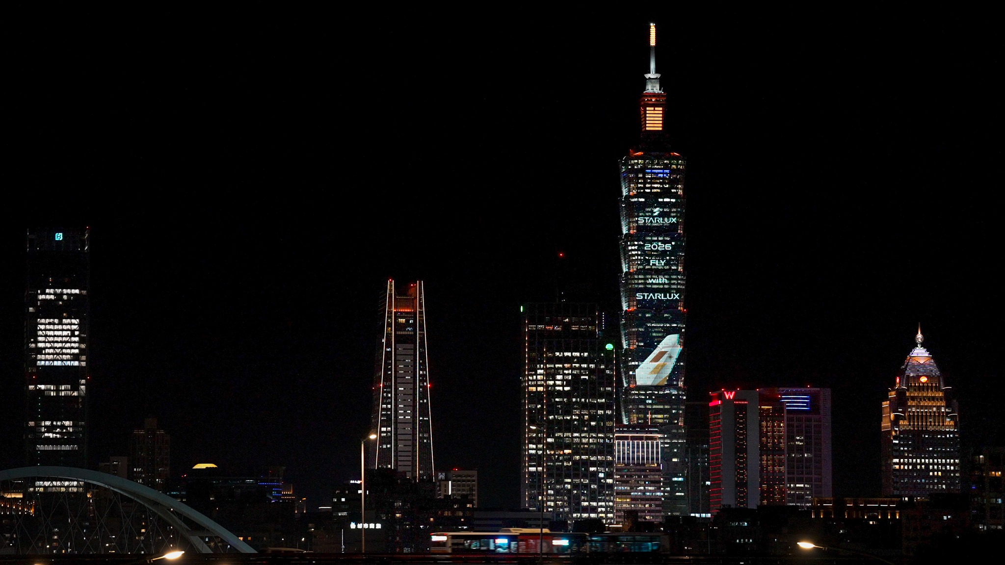 星宇航空本次年終獎金為1個月薪水，讓不少員工抱怨太少，稱公司把預算都花在行銷買廣告。（翻攝自星宇航空臉書）