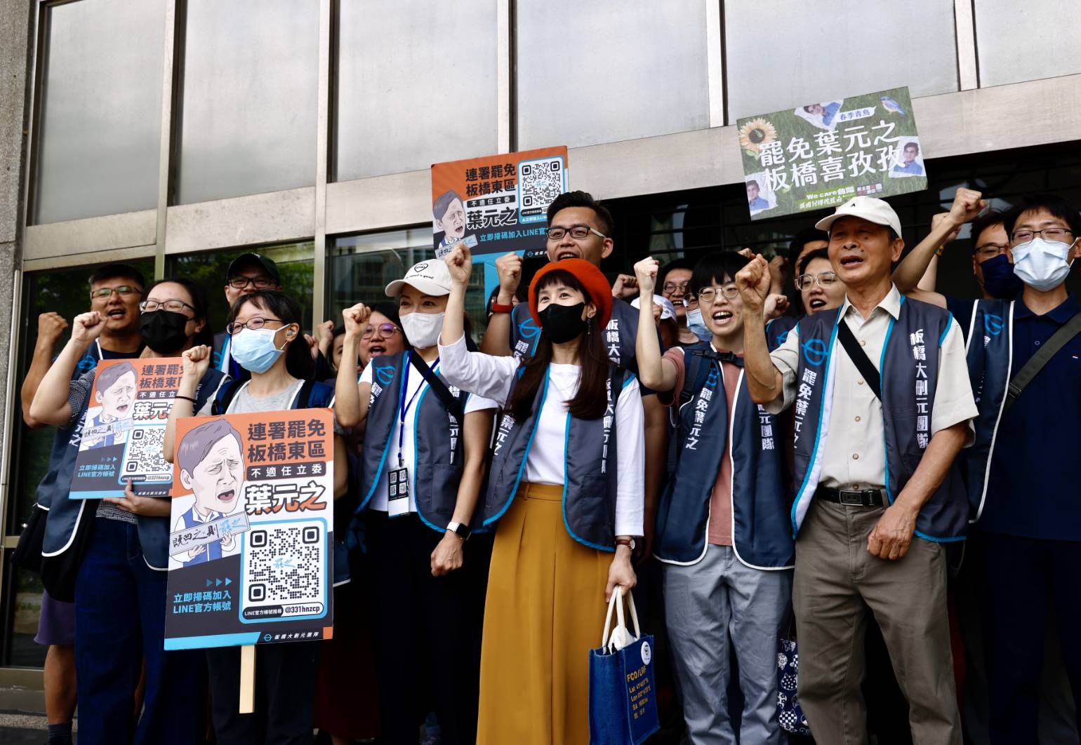 「板橋大刪元」今赴新北選委會，將葉元之二階罷免連署送交審核。