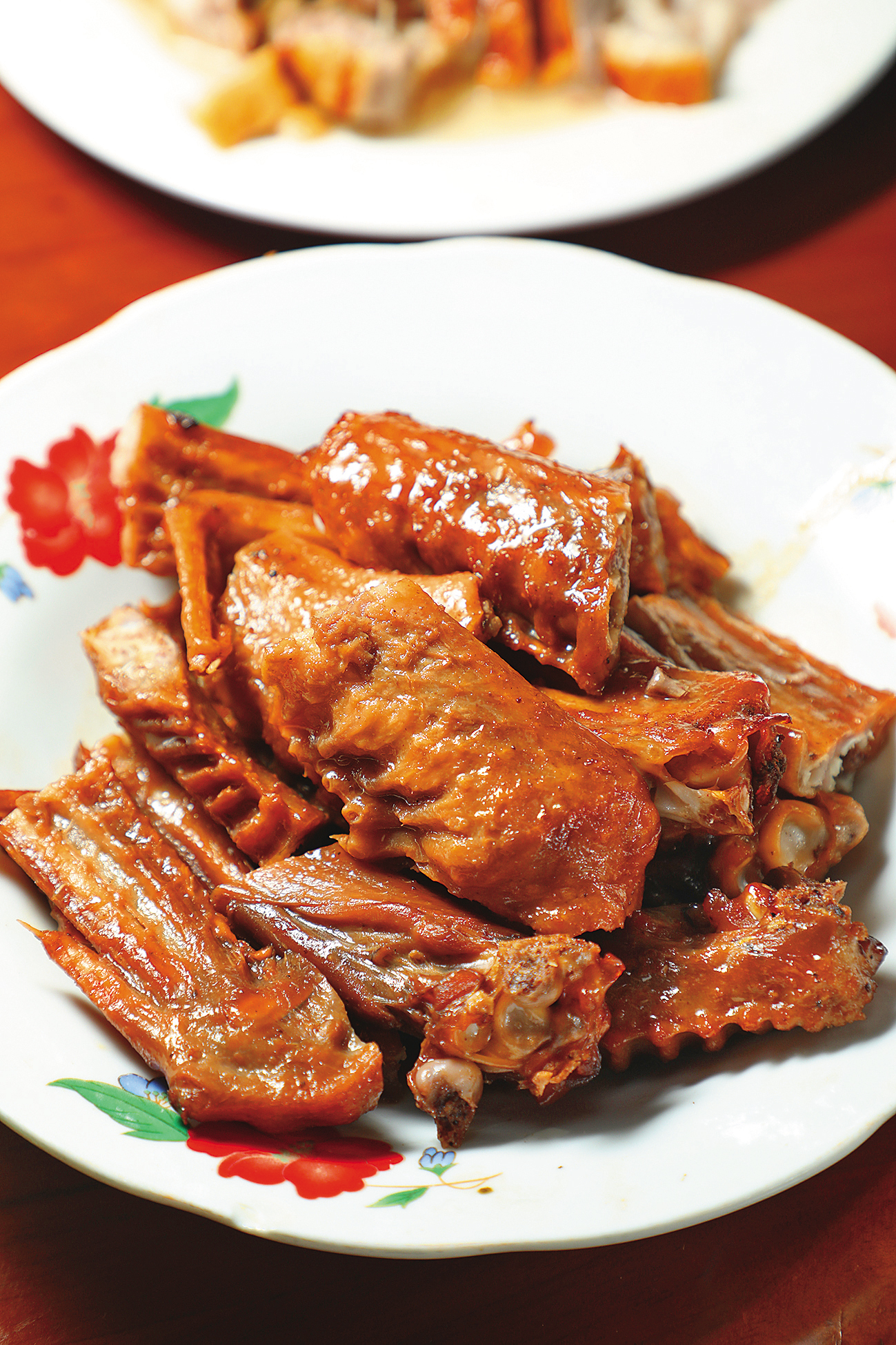 許多老饕大推的「鵝翅」，外帶回家啃最過癮。（60元／隻）