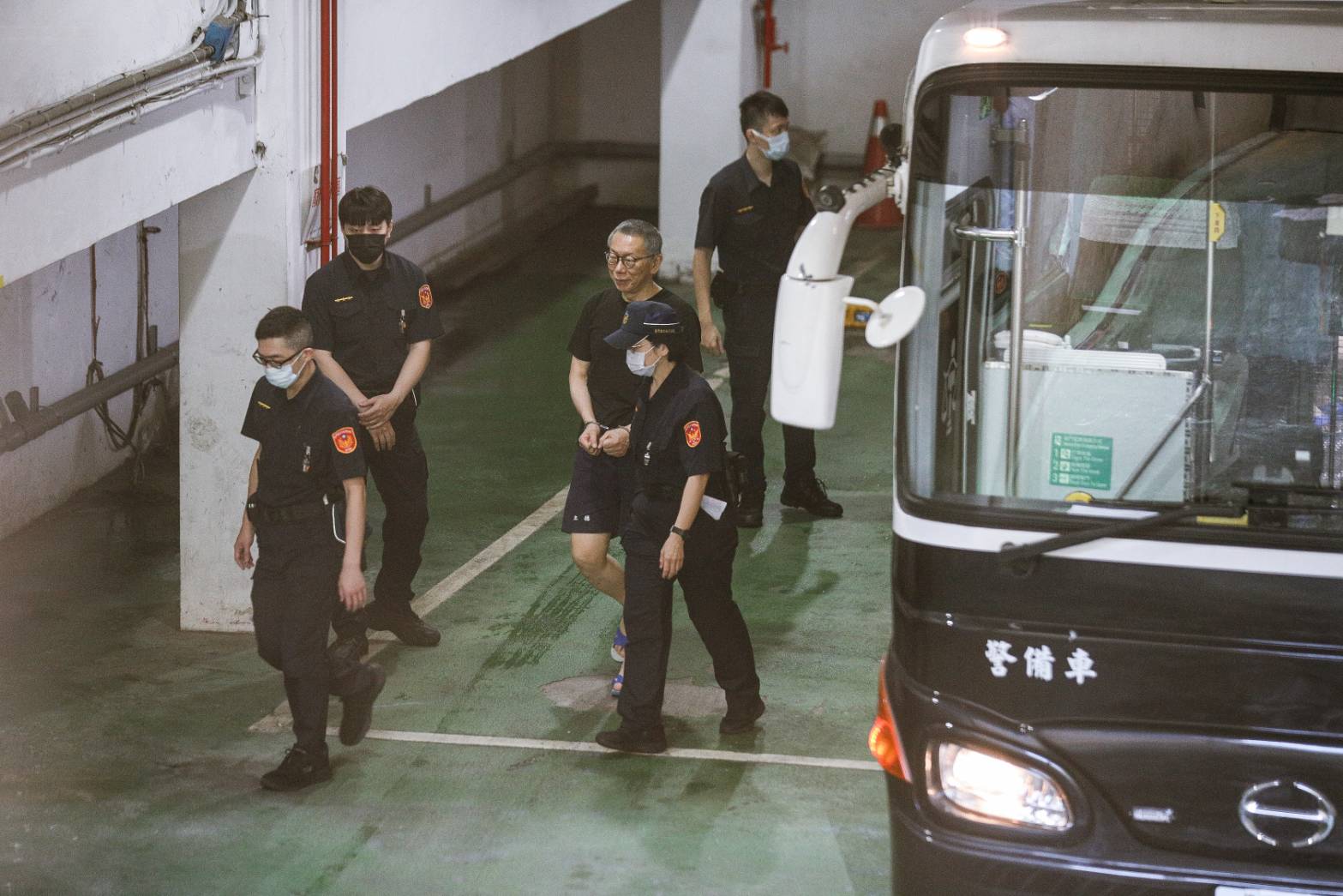 台北地院今將針對前民眾黨主席柯文哲是否延押至10月進行訊問。（鏡報鄒保祥攝）