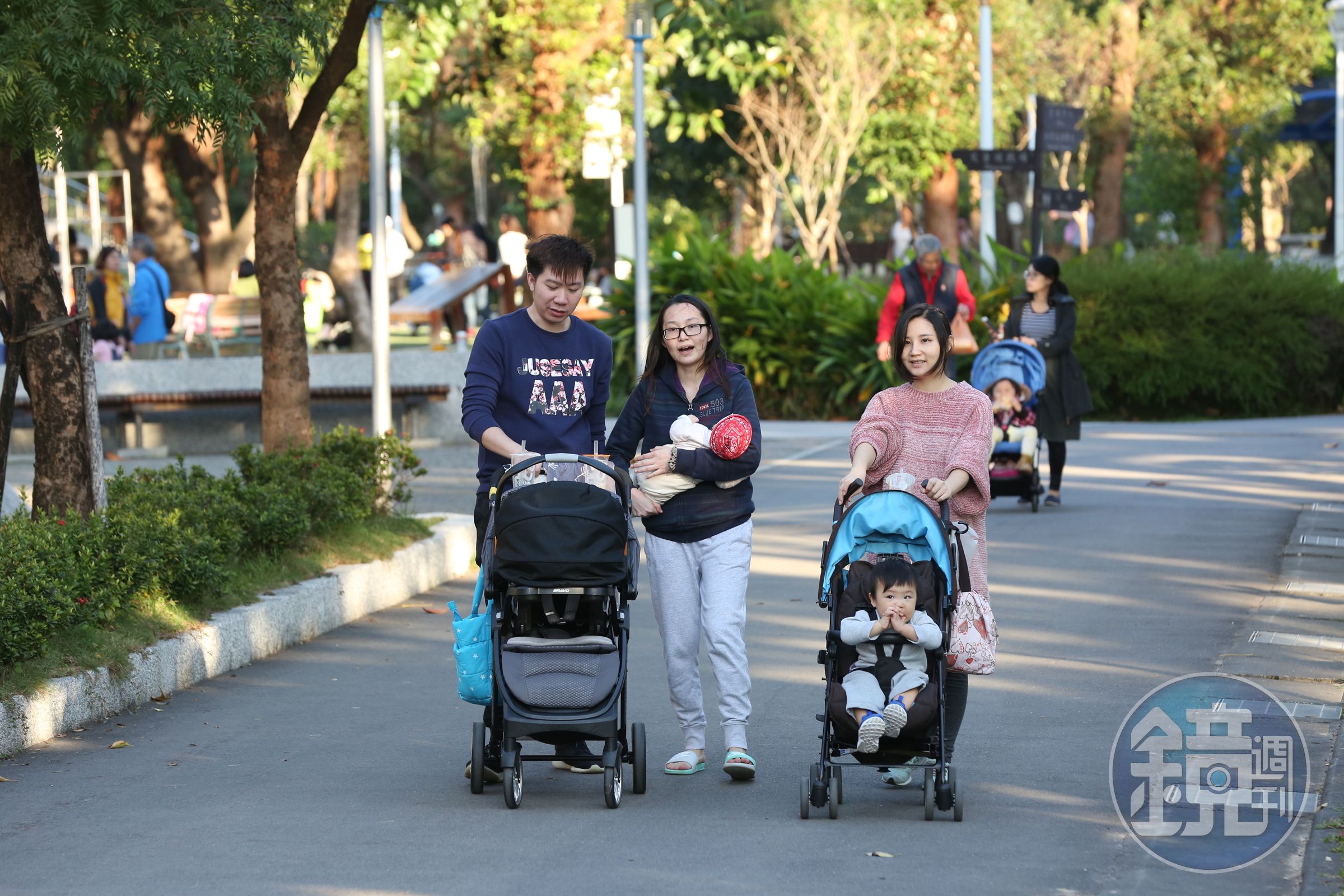 台灣10月新生兒數達12,070人,創下今年單月新高,然而整體人口數依然呈現負成長,繼續面臨「生不如死」的困境。(本刊資料照)