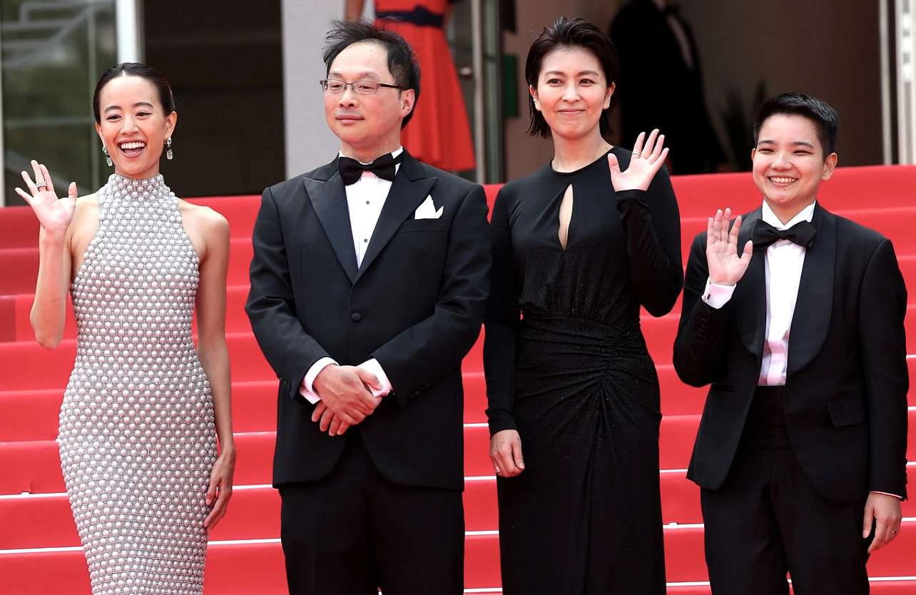 《Nagi Notes》導演深田晃司（左二）與演員松隆子（右二）、石橋靜河（左一）出席坎城影展。（海鵬提供）