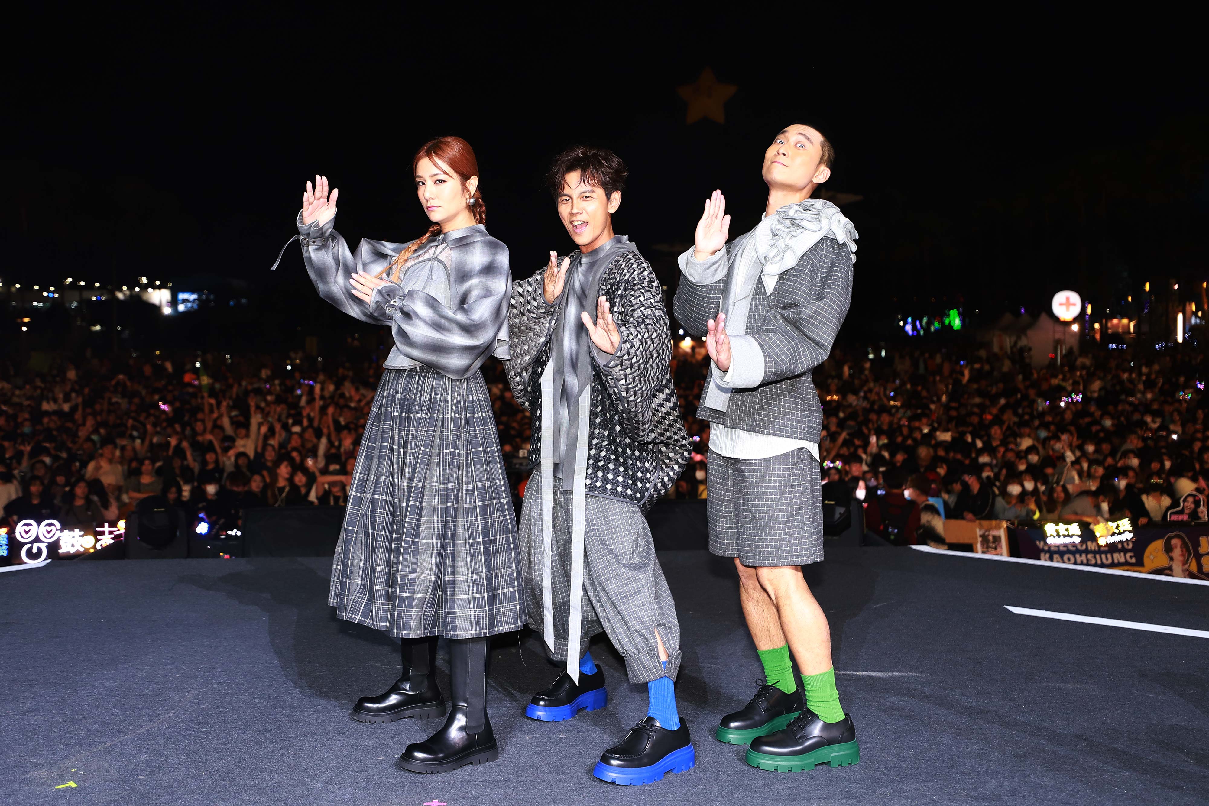 浩角翔起、莎莎攜手主持高雄跨年晚會。（民視提供）