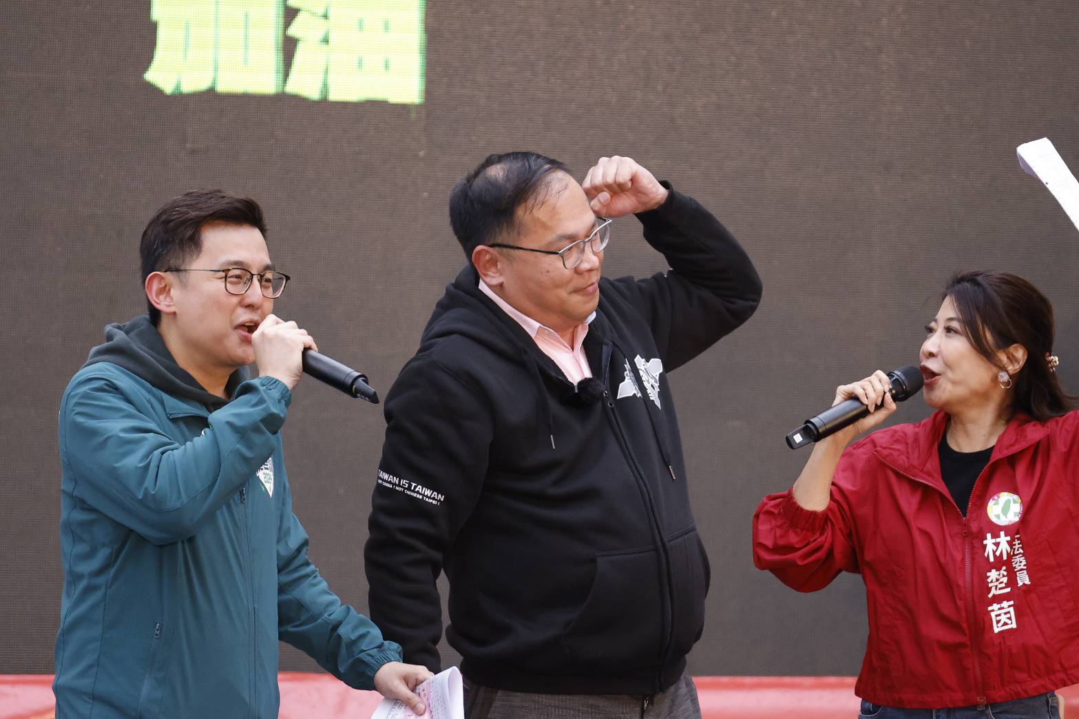 民進黨不分區立委王義川也出席宣講。