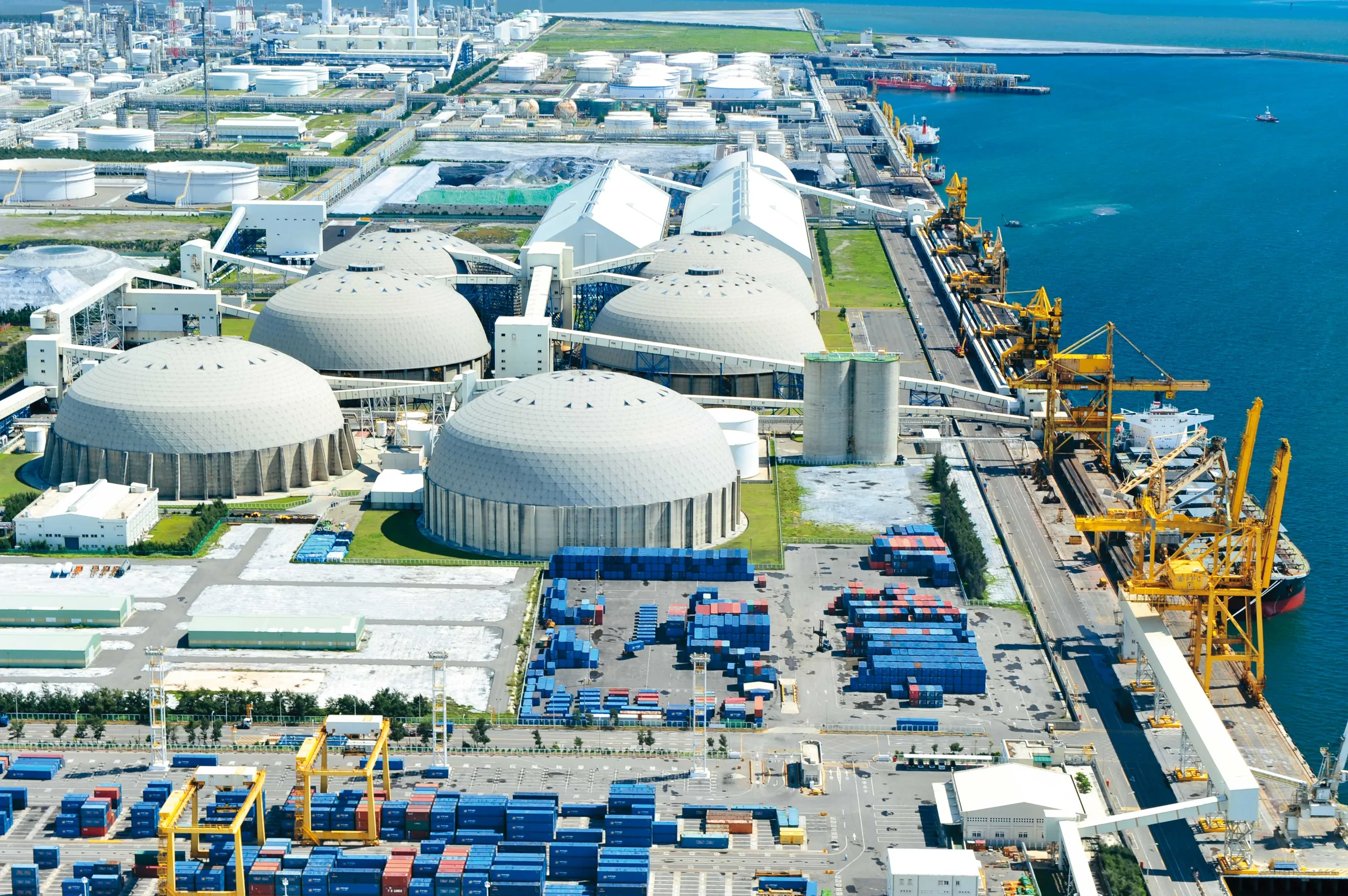 美伊衝突帶動塑化行情狂飆，加上電子事業活絡，台塑四寶第一季營運獲利大躍進。（台塑提供）
