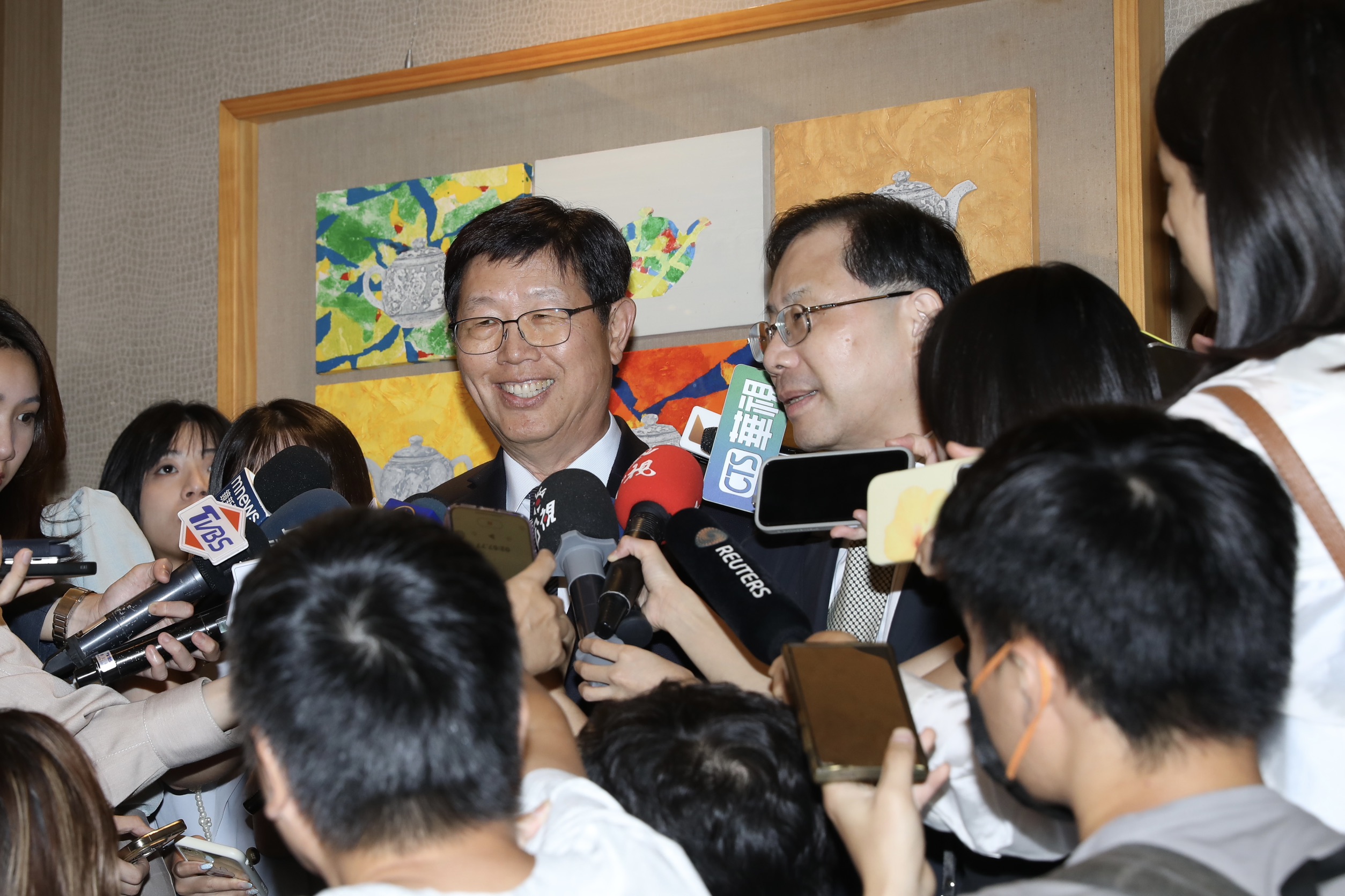 鴻海董事長劉揚偉透露，早在半年前就在洽談星際之門的合作事宜。