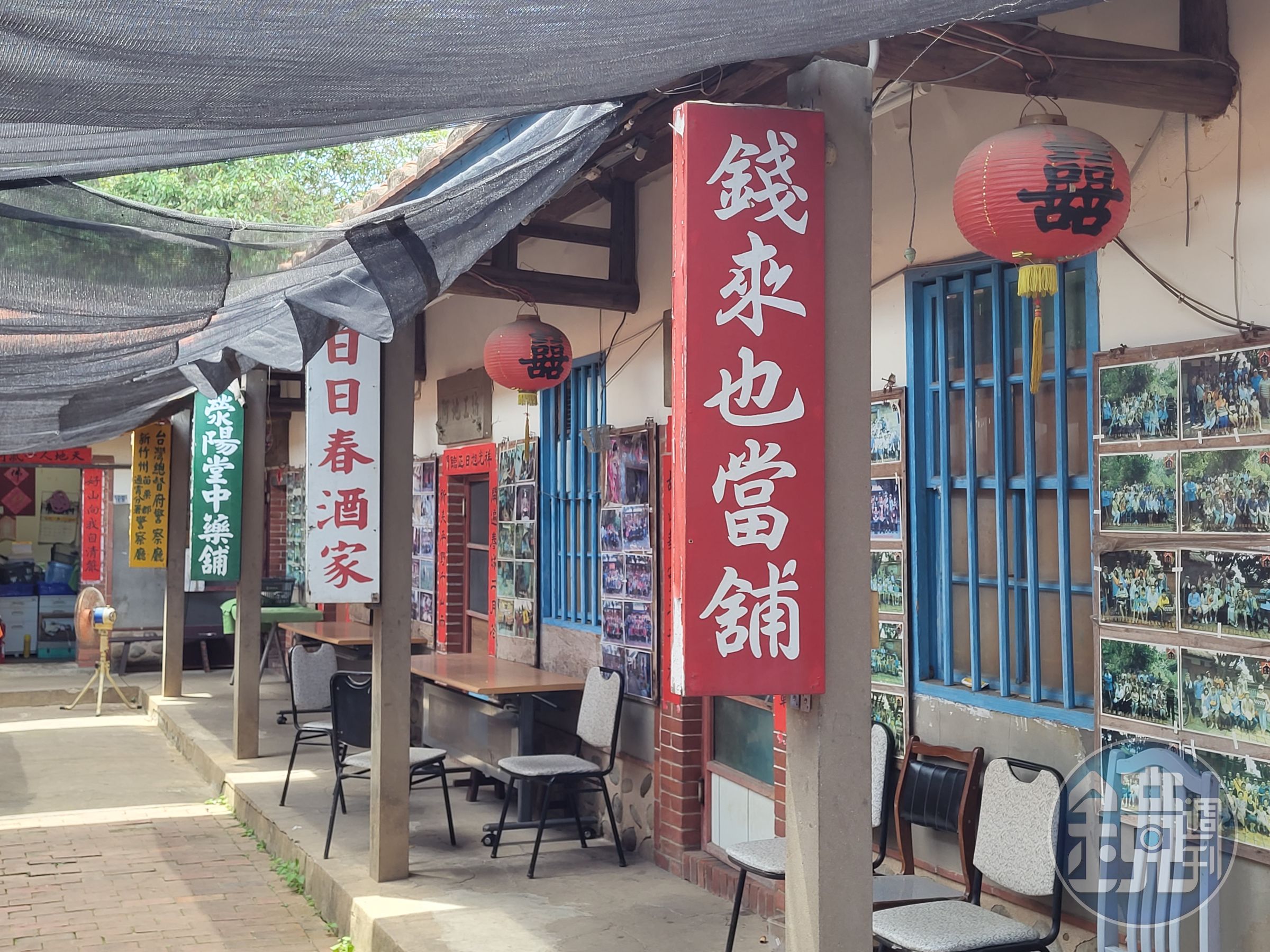 苗栗東里家風古色古香由一群志工承租16甲農地種植水梨、橘子、蔬菜等農作物,還在梨山種茶謀生,成為指引更生人復歸社會的一盞明燈與穩定社會的重要力量。