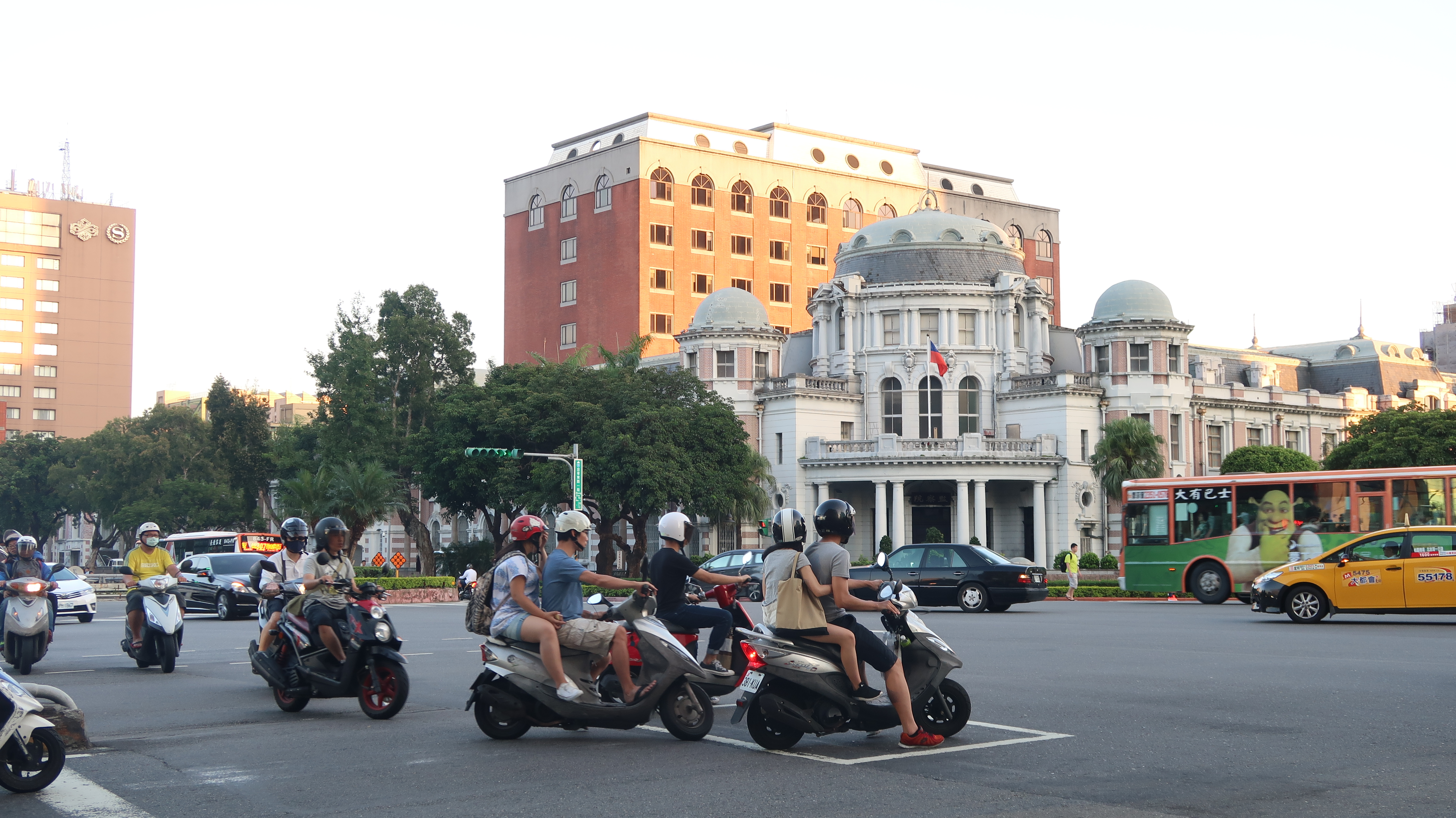 中山路深刻烙印在兩岸三地，不過，中正路卻早被大陸殲滅。