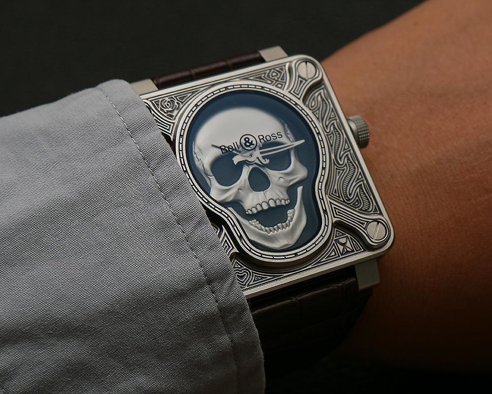 Bell & Ross的BR 01 Burning Skull上手真的很帥！