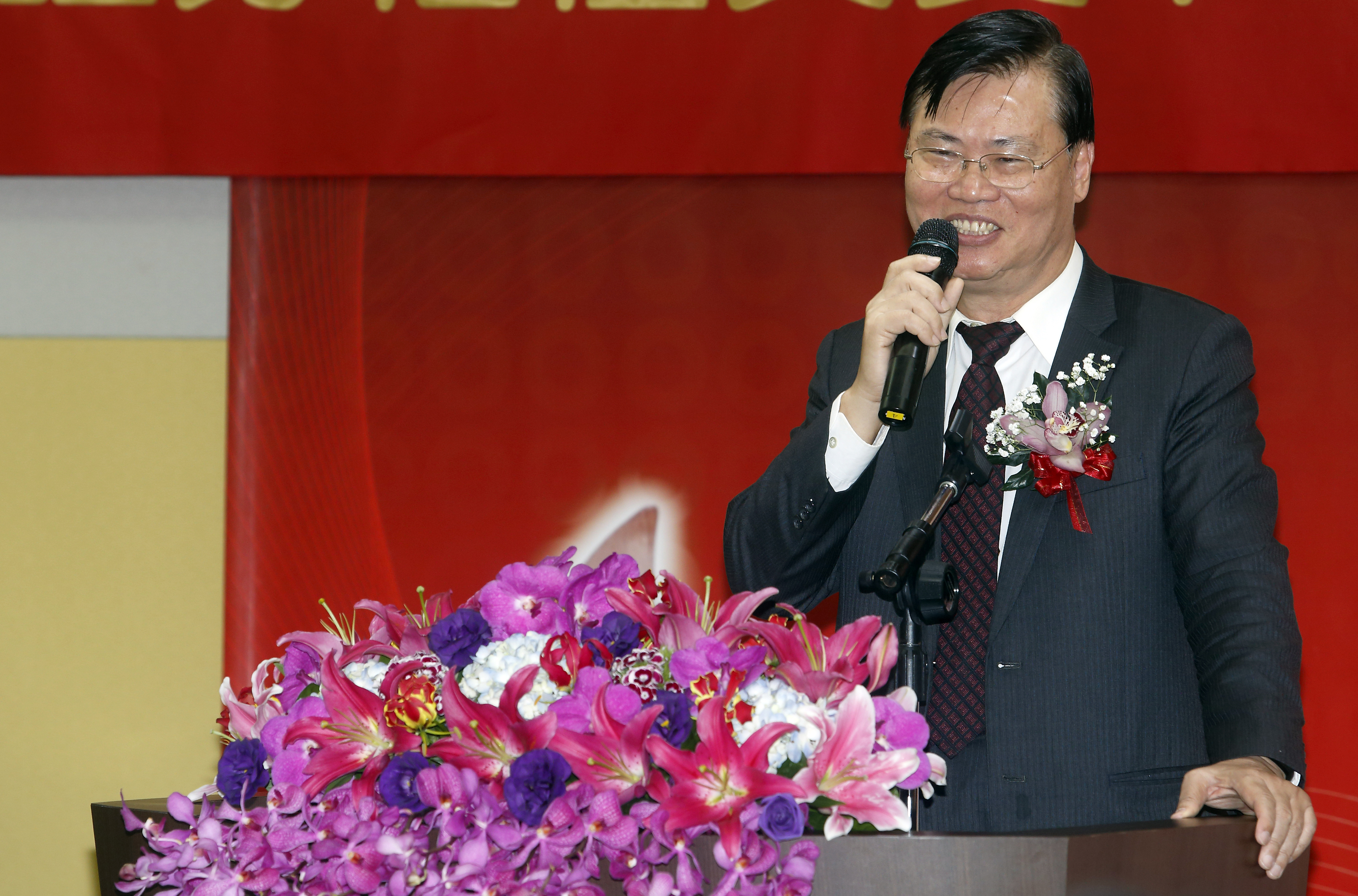 綠委：丁克華不用手機　走人活該