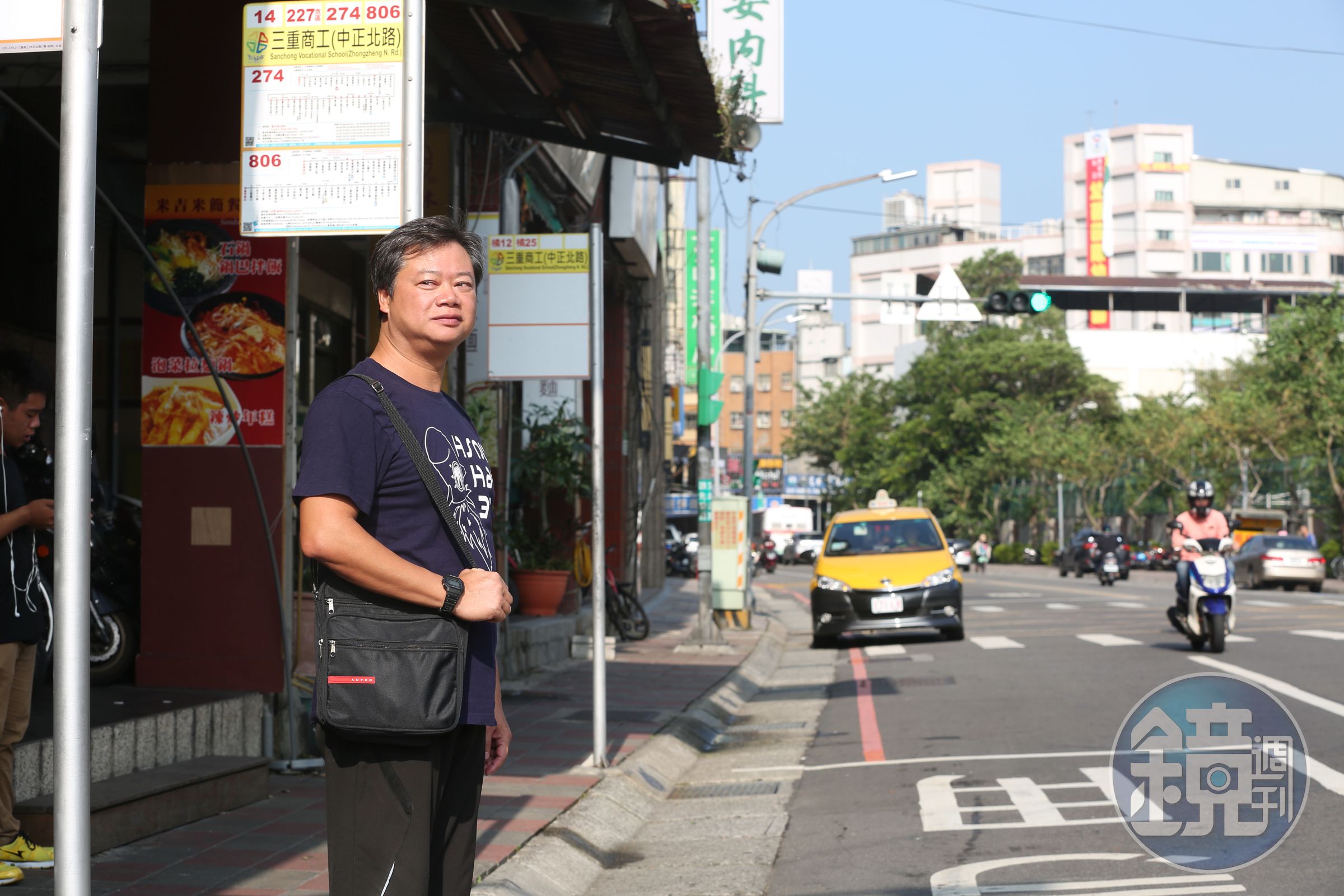 過去出門，陳重銘都搭公車、捷運或走路，2年前才拿100萬股利買下人生第一輛車。（攝影：陳俊銘）