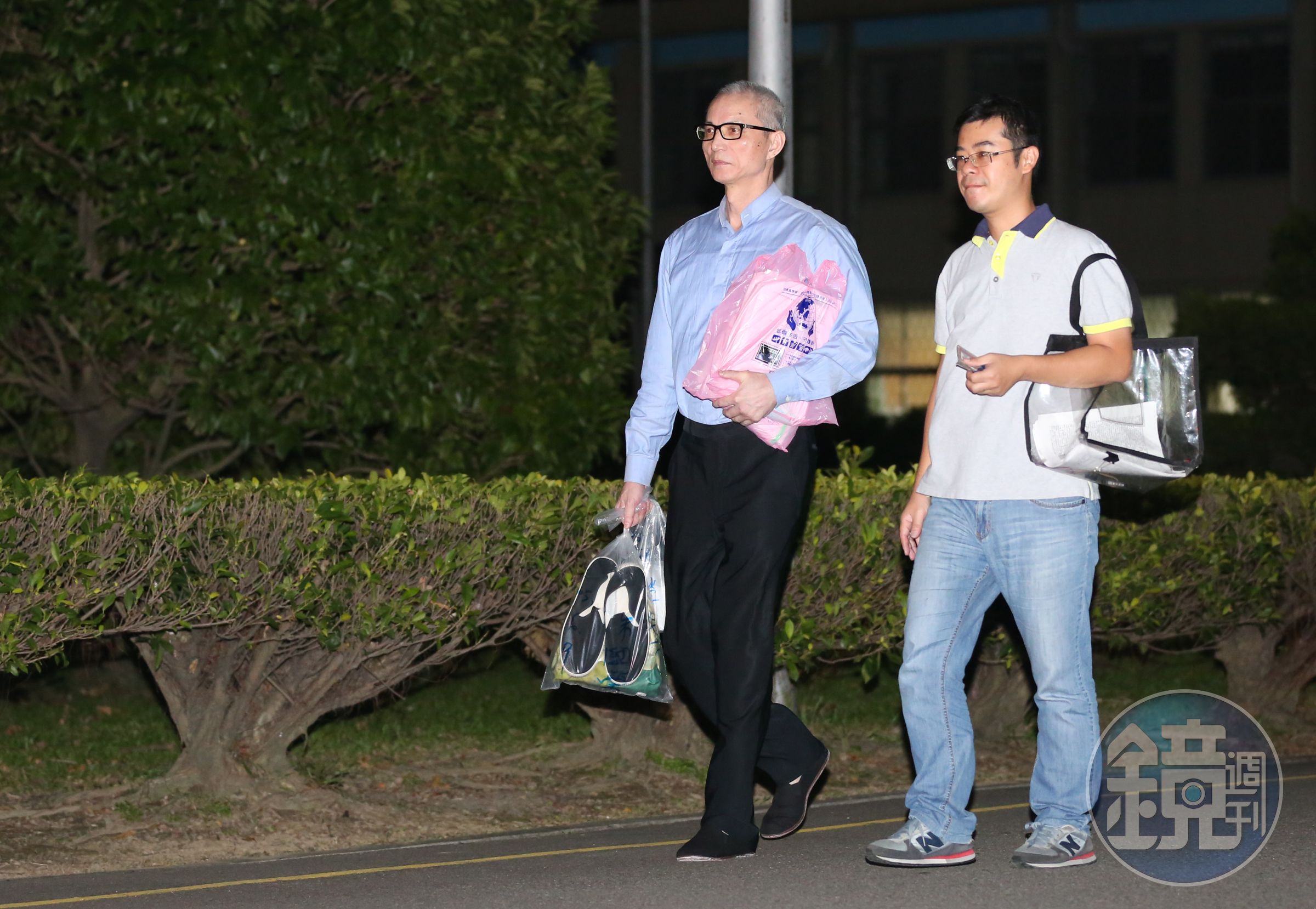 國寶集團總裁朱國榮（左）因涉中信併購台壽弊案，遭法官裁定以4億元交保，打破先前東森總裁王令麟的3.5億元交保金紀錄。