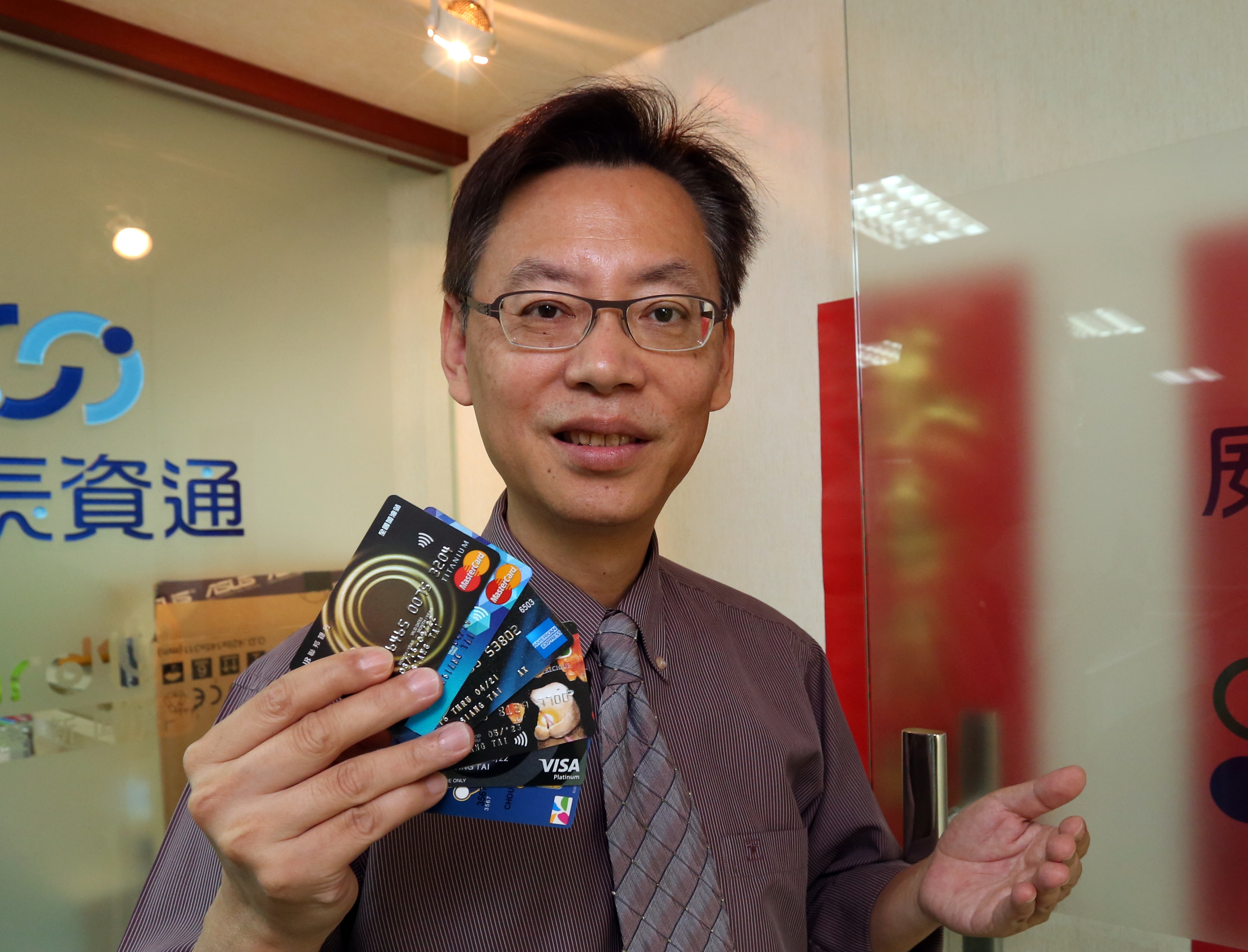 信用卡發行銀行可謂百家爭鳴，卡優網總編周湘台教你Smart刷卡。（攝影：吳貞慧）
