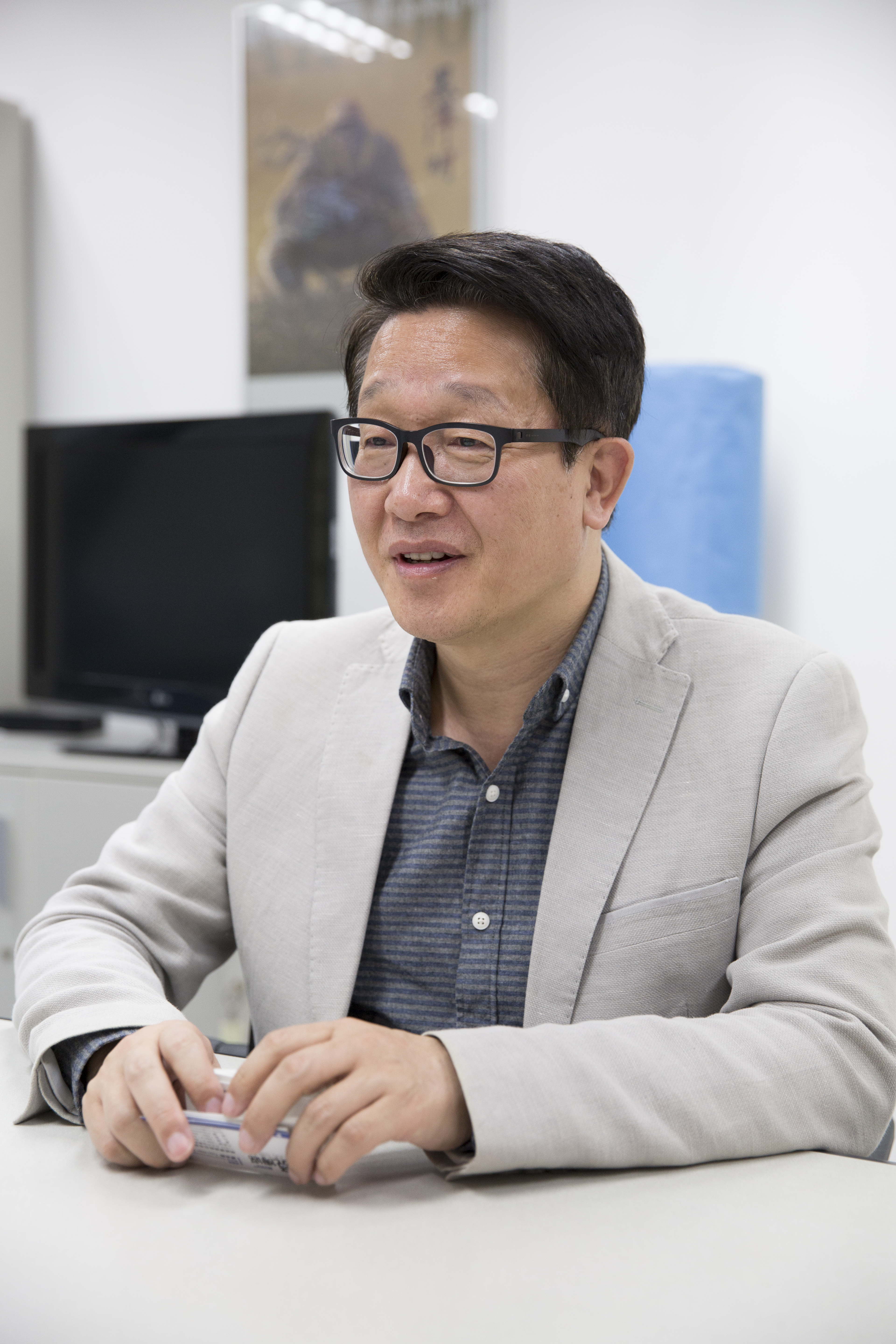 釜山影展的副執行委員長金智奭強調，釜山影展的特色就是從不向政治力妥協。