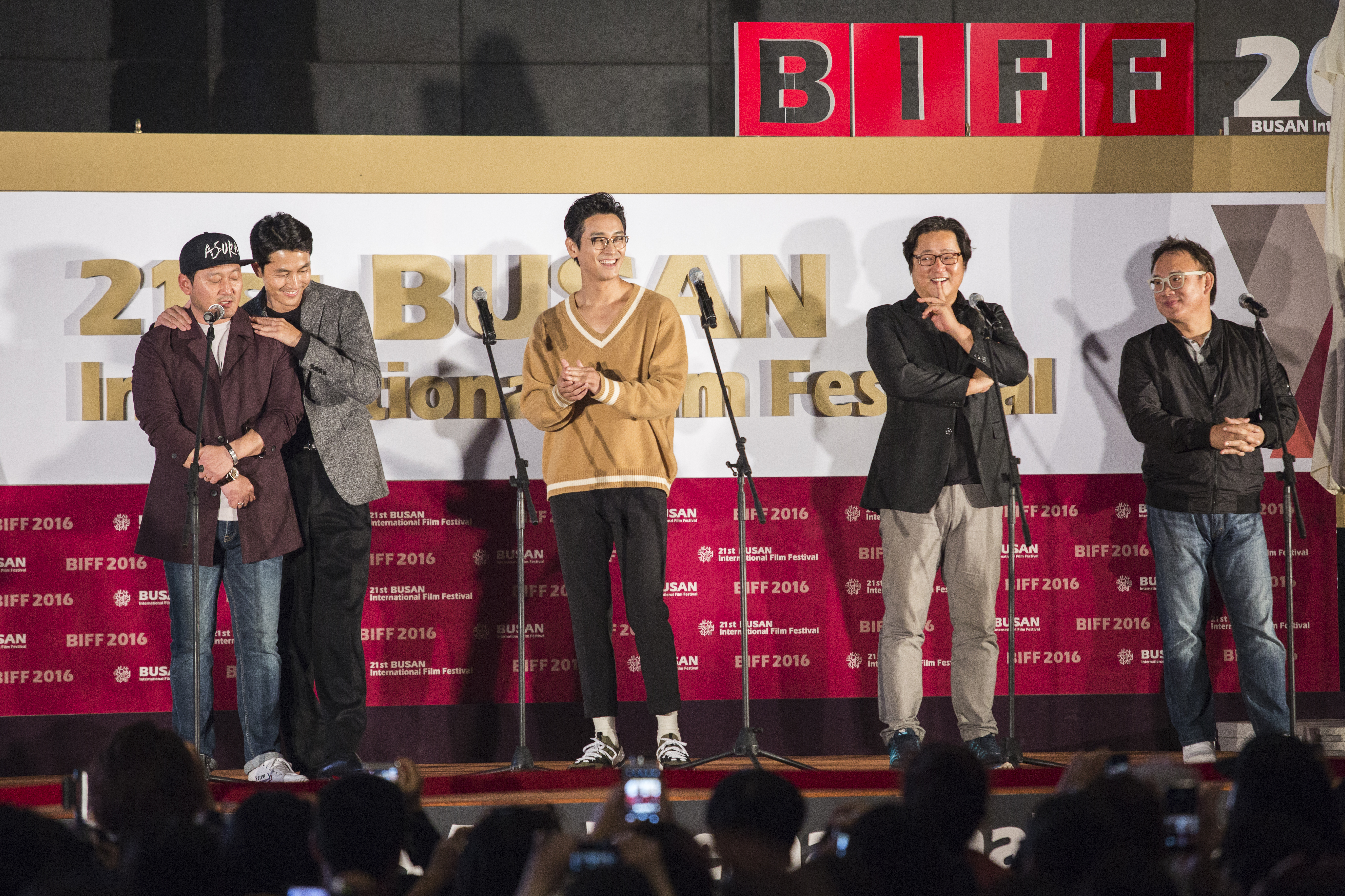 【釜山直擊】19禁《阿修羅》　人氣暴動海雲台