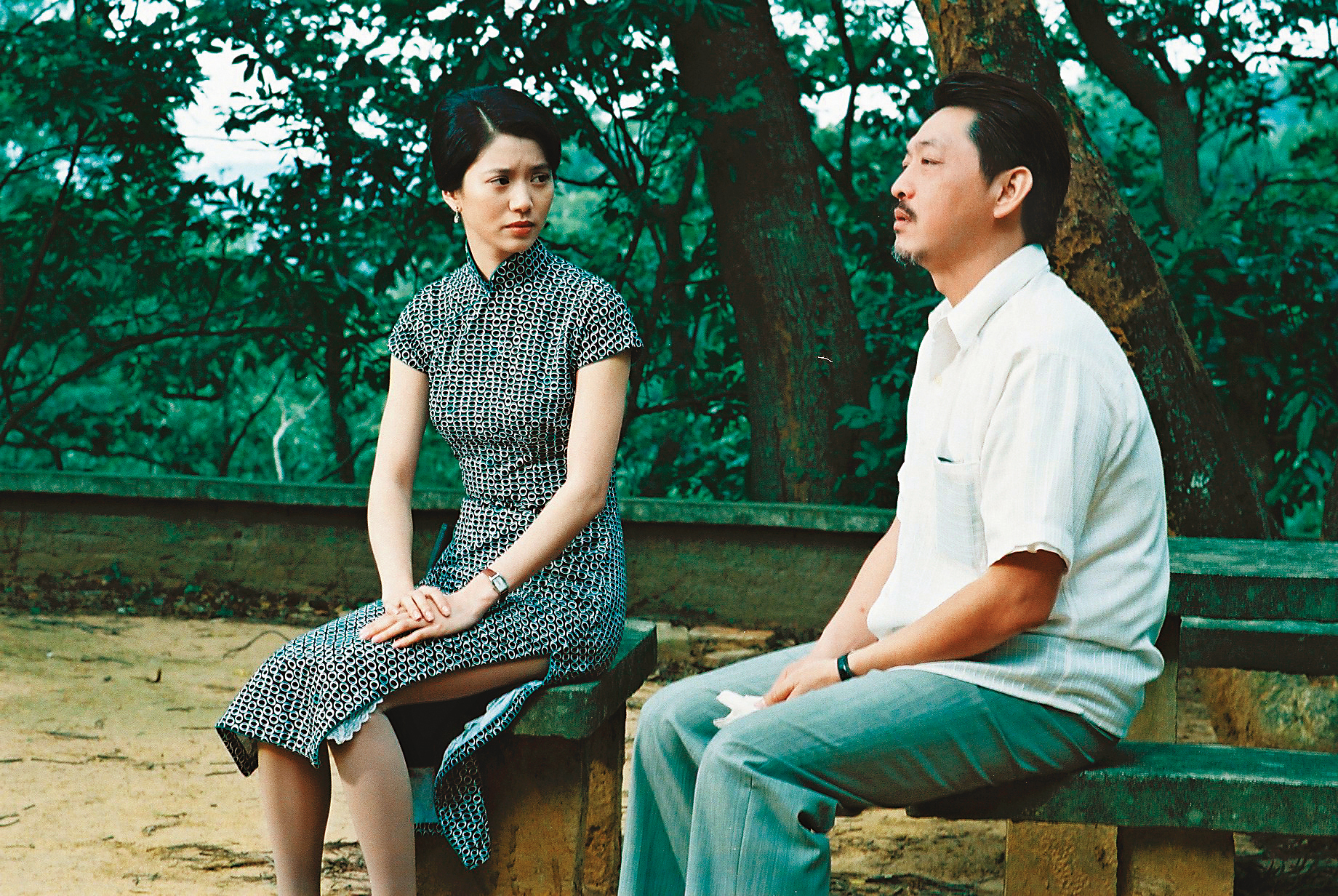 《孤戀花》完美呈現二戰後台灣望族少年的大時代故事,圖為演員袁詠儀、庹宗華。(公視提供)
