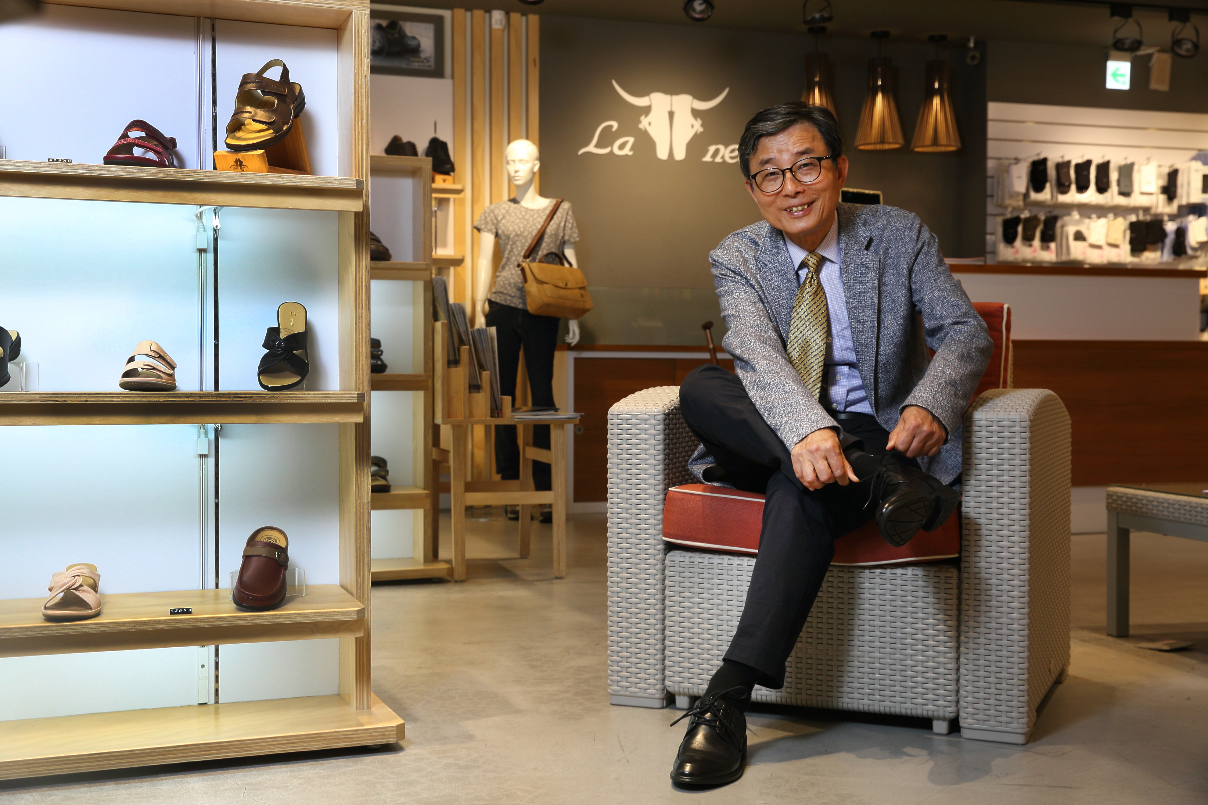 La new集團年賺60億元的祕密