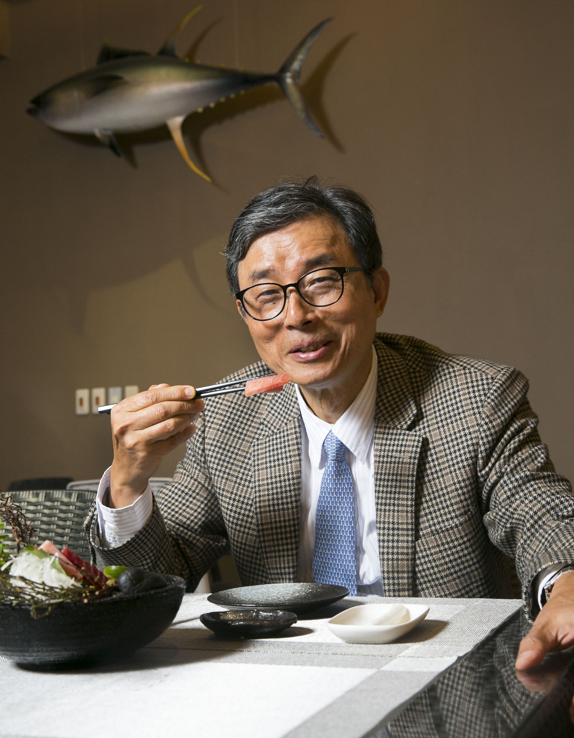 會親自下廚、上市場,劉保佑對海鮮情有獨鍾,最愛吃黑鮪魚。