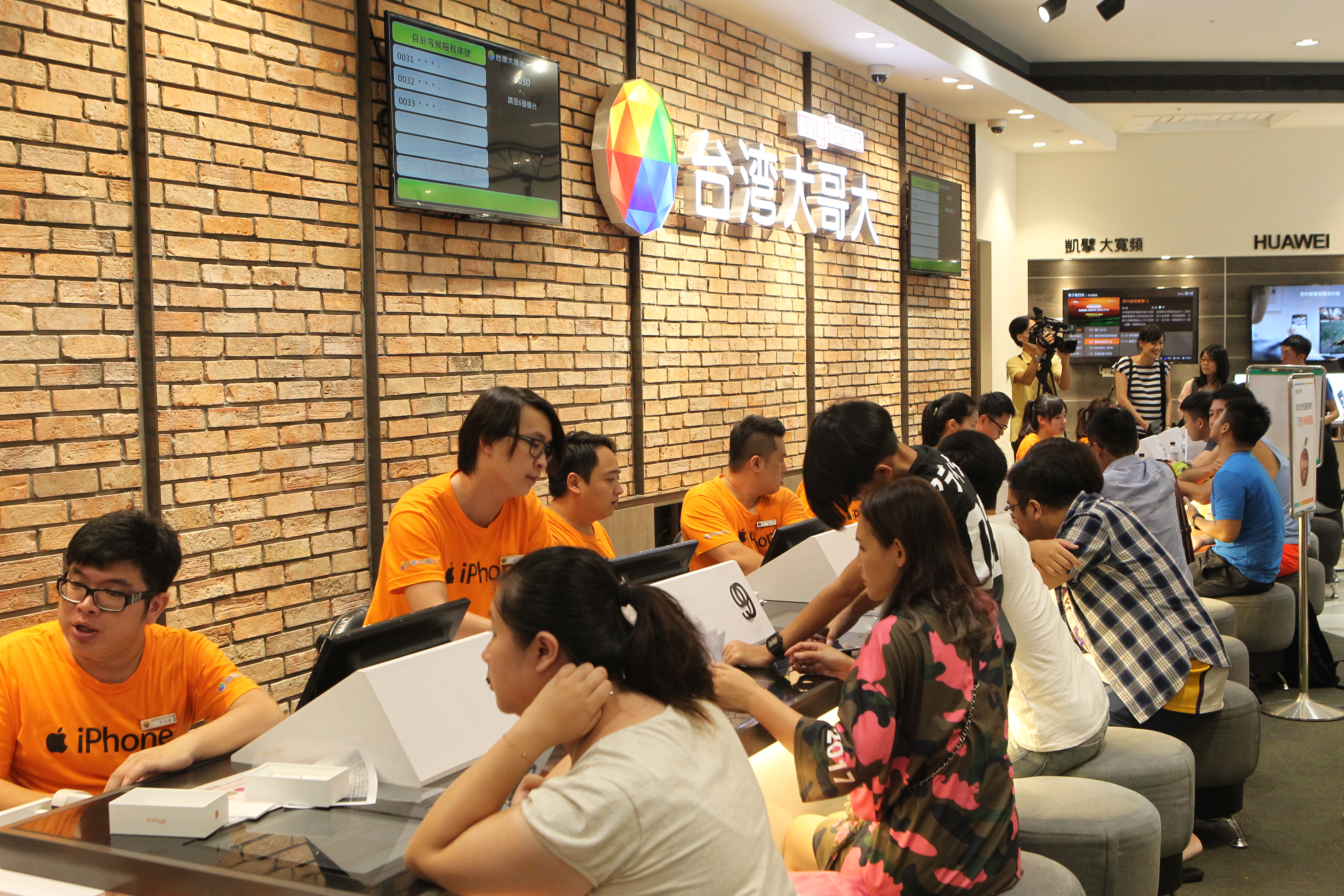 富邦集團跨足金融、電信、媒體產業，是消費者很容易在生活中碰到的大集團。