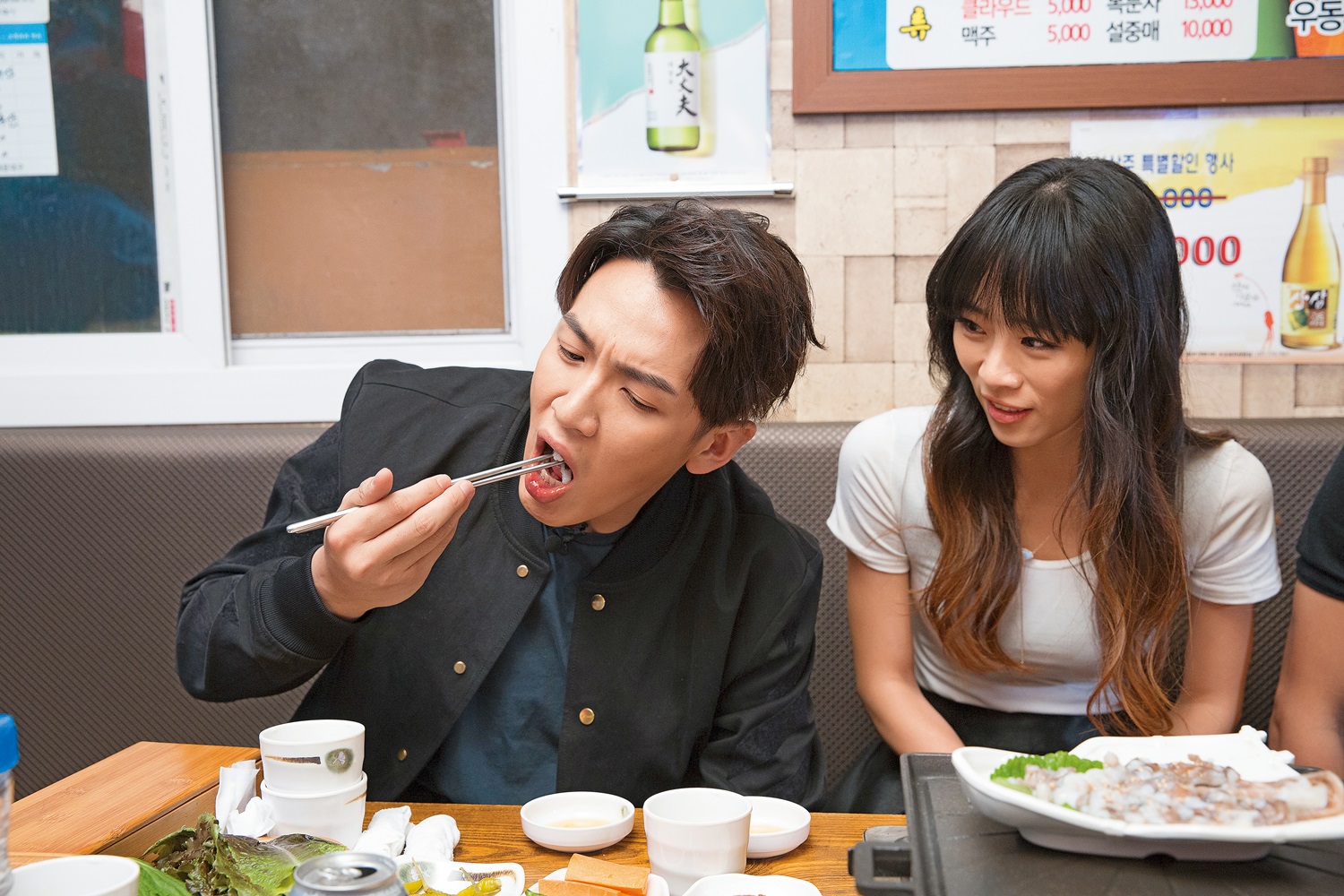 生吞活章魚　柯震東驚嘆：女生沒這麼黏的啦