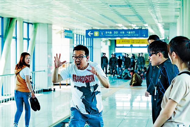 賣座夯片《屍速列車》導演延尚昊(左),是韓國特別扶植的動畫導演之一。(車庫娛樂提供)