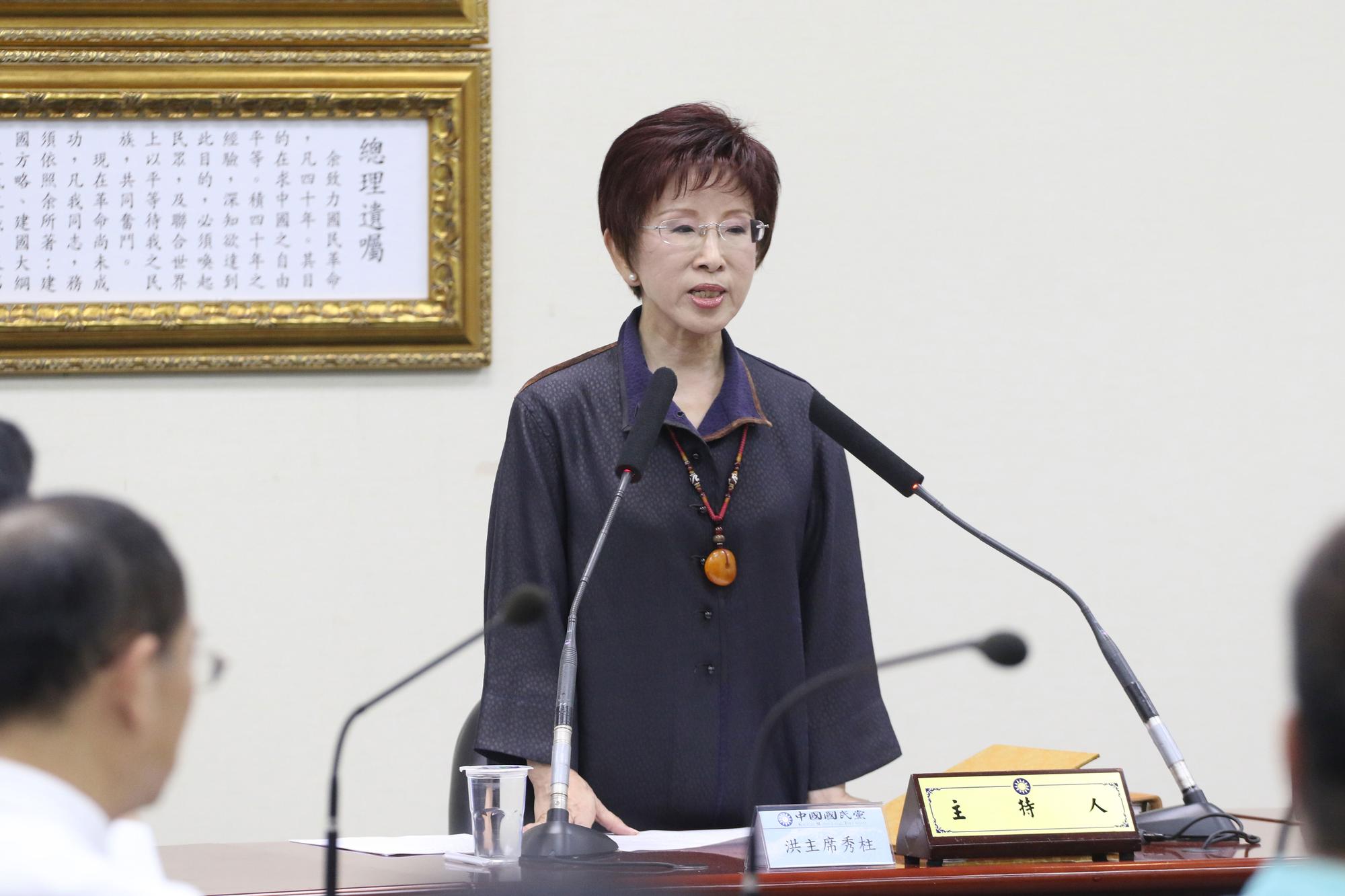 洪秀柱將在十一月初與習近平會面，國民黨盼趕在洪成行之前發出薪水。
