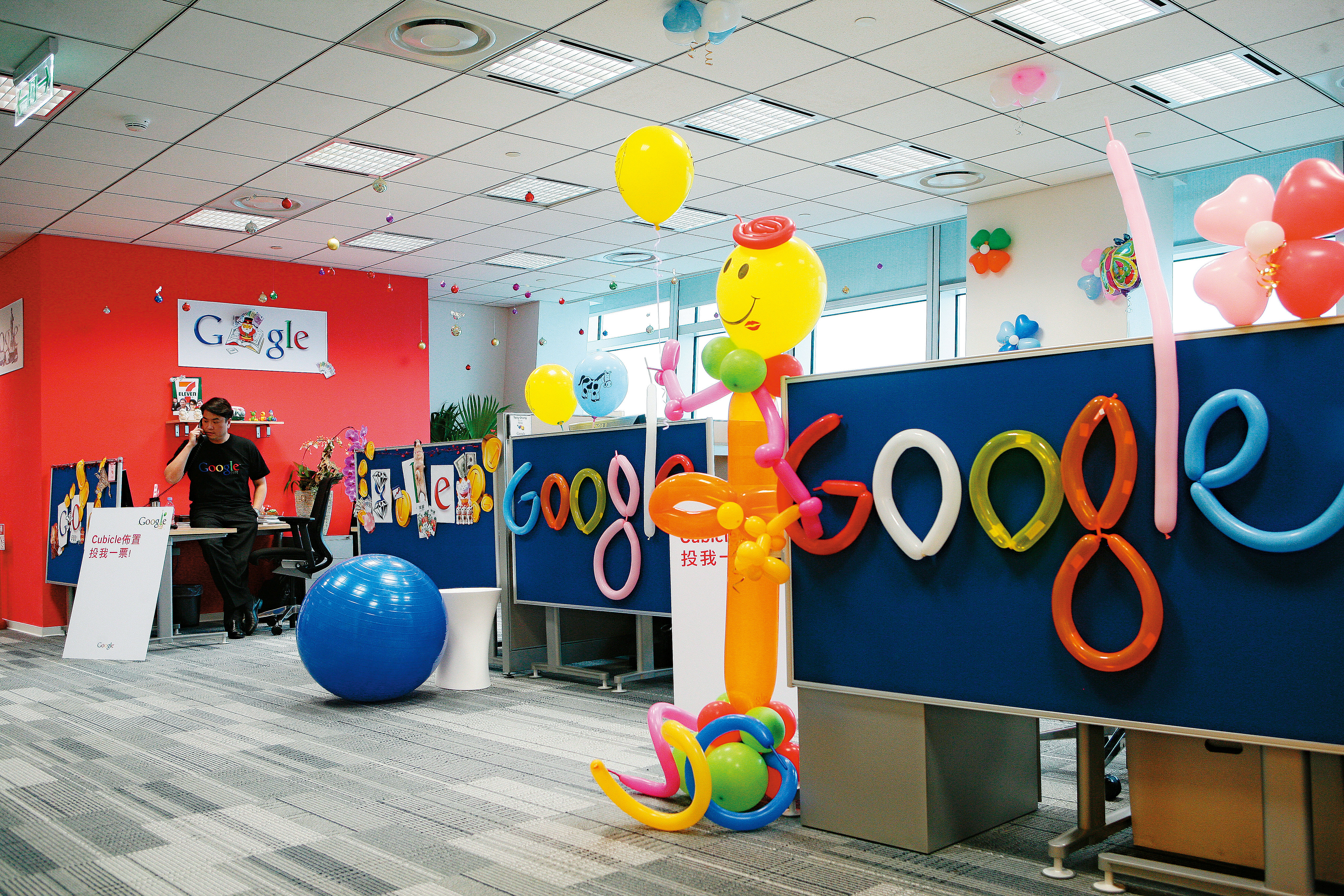 本刊去電Google台灣分公司洽詢用戶隱私權，卻因產品不在台灣營運，電話一直被轉到國外的分公司。（今周刊提供）