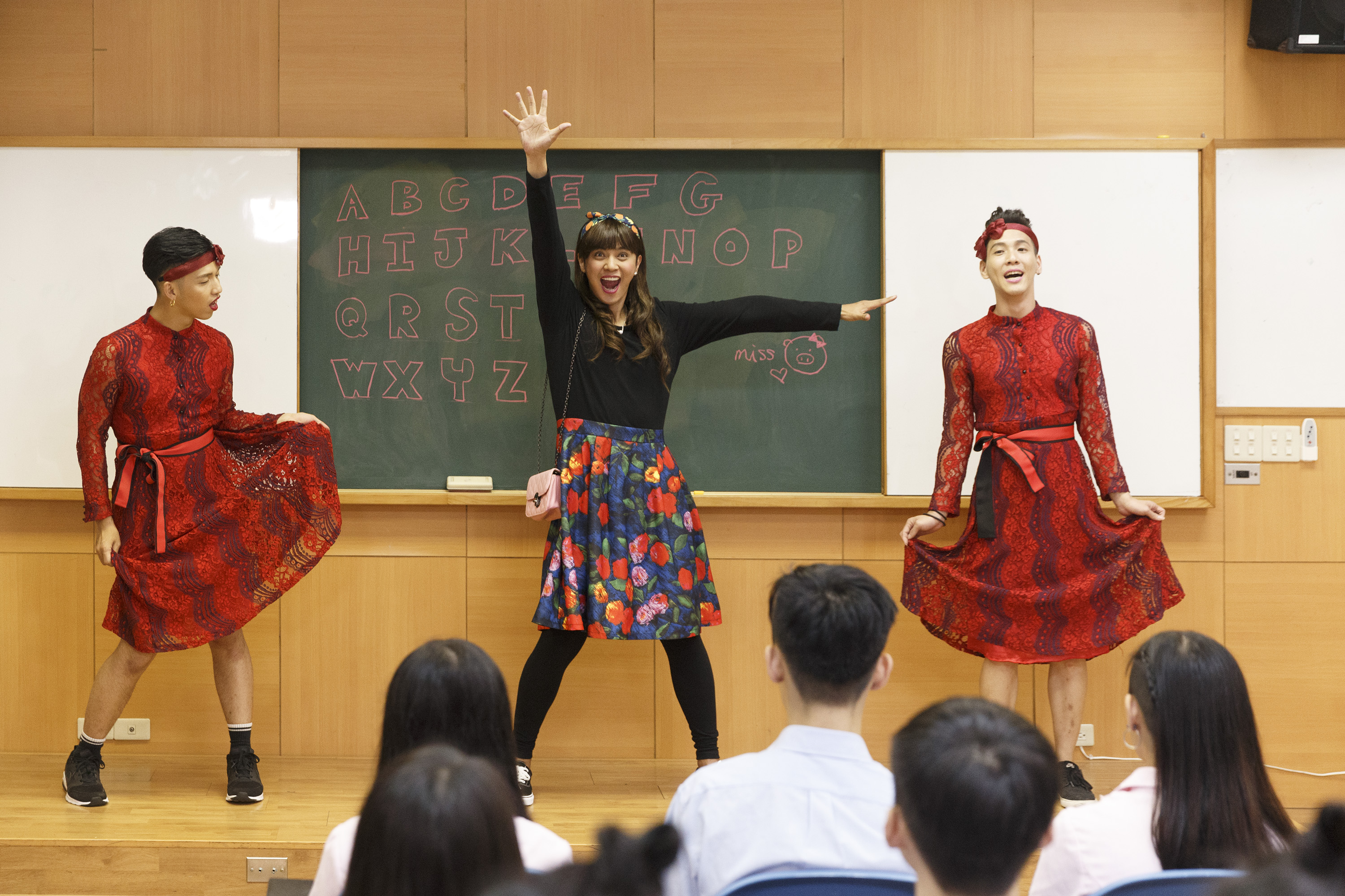 朱碧石丶朱鼻屎傻傻分不清　小豬扮女出單曲成洗腦歌