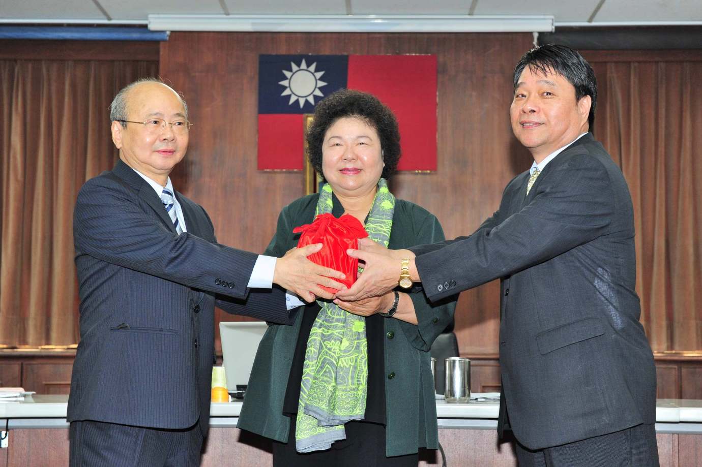 高雄幫大將掌金管會　李瑞倉到底是誰的人馬？