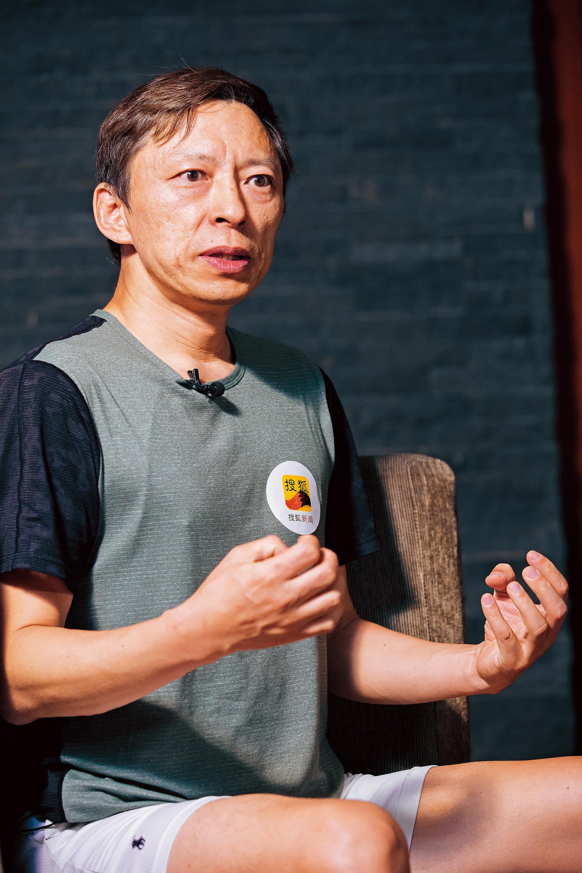 面對大陸直播市場的興起，張朝陽不敢掉以輕心，抓緊時代潮流，親自跳下來做直播。