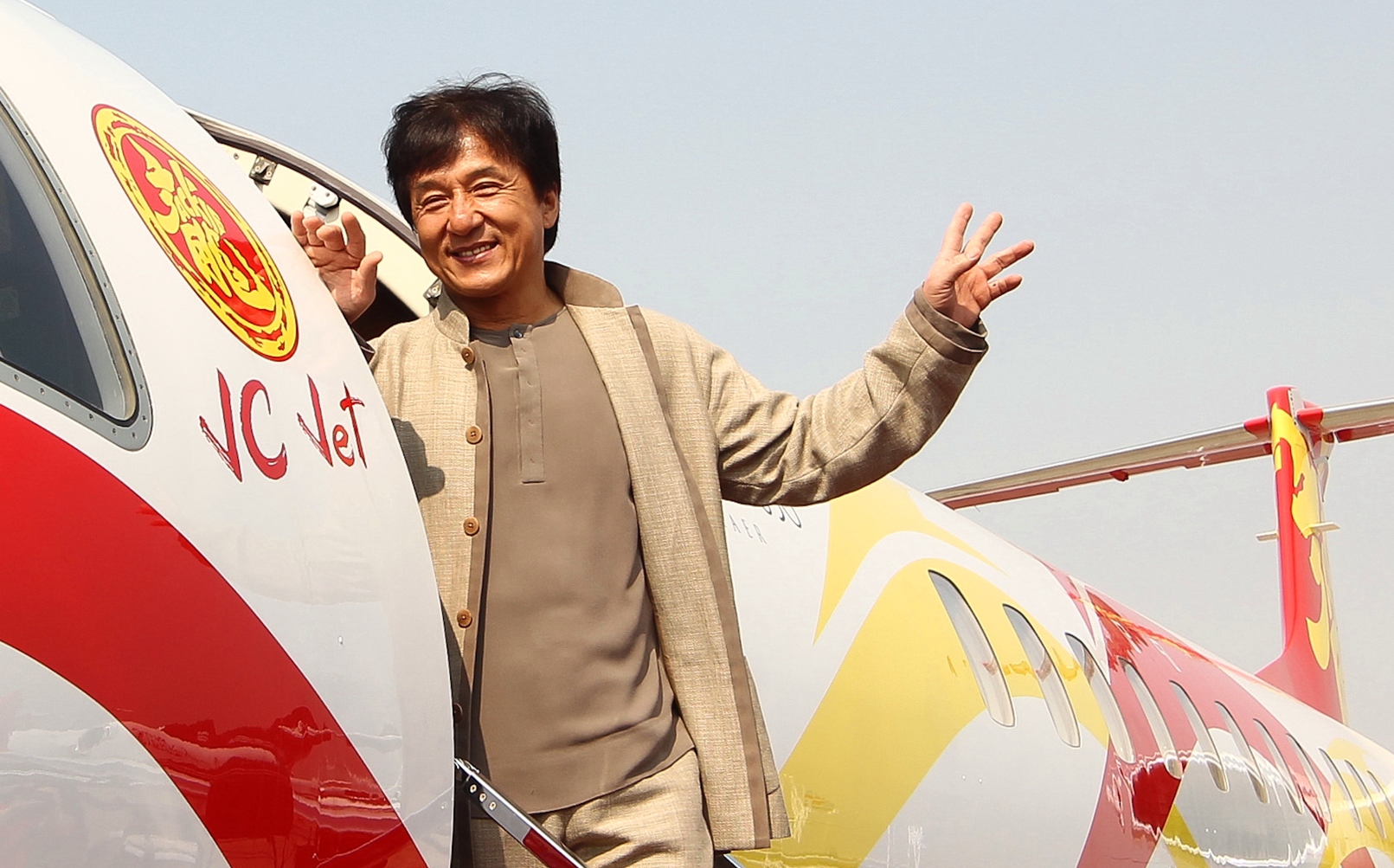 猛買拖把菜刀　揭成龍購物狂怪癖