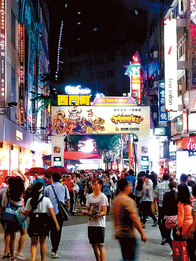 嫌犯聲稱到過西門町,對台北市的地形、地物相當了解。(翻攝自嫌犯臉書)