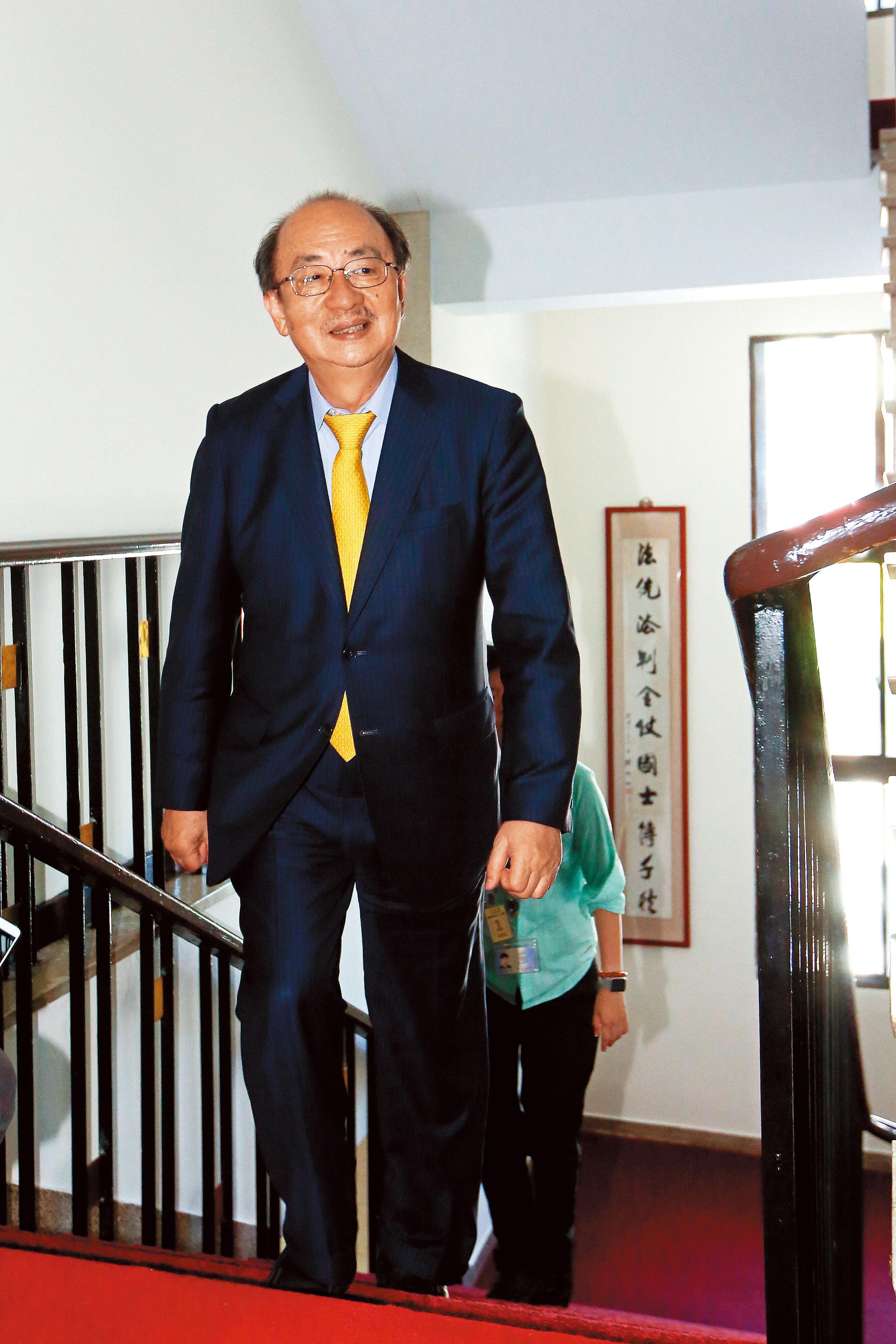 柯建銘（圖）否認關說，怒告馬英九涉嫌教唆黃世銘洩密，案件分別在北檢及北院偵審中。