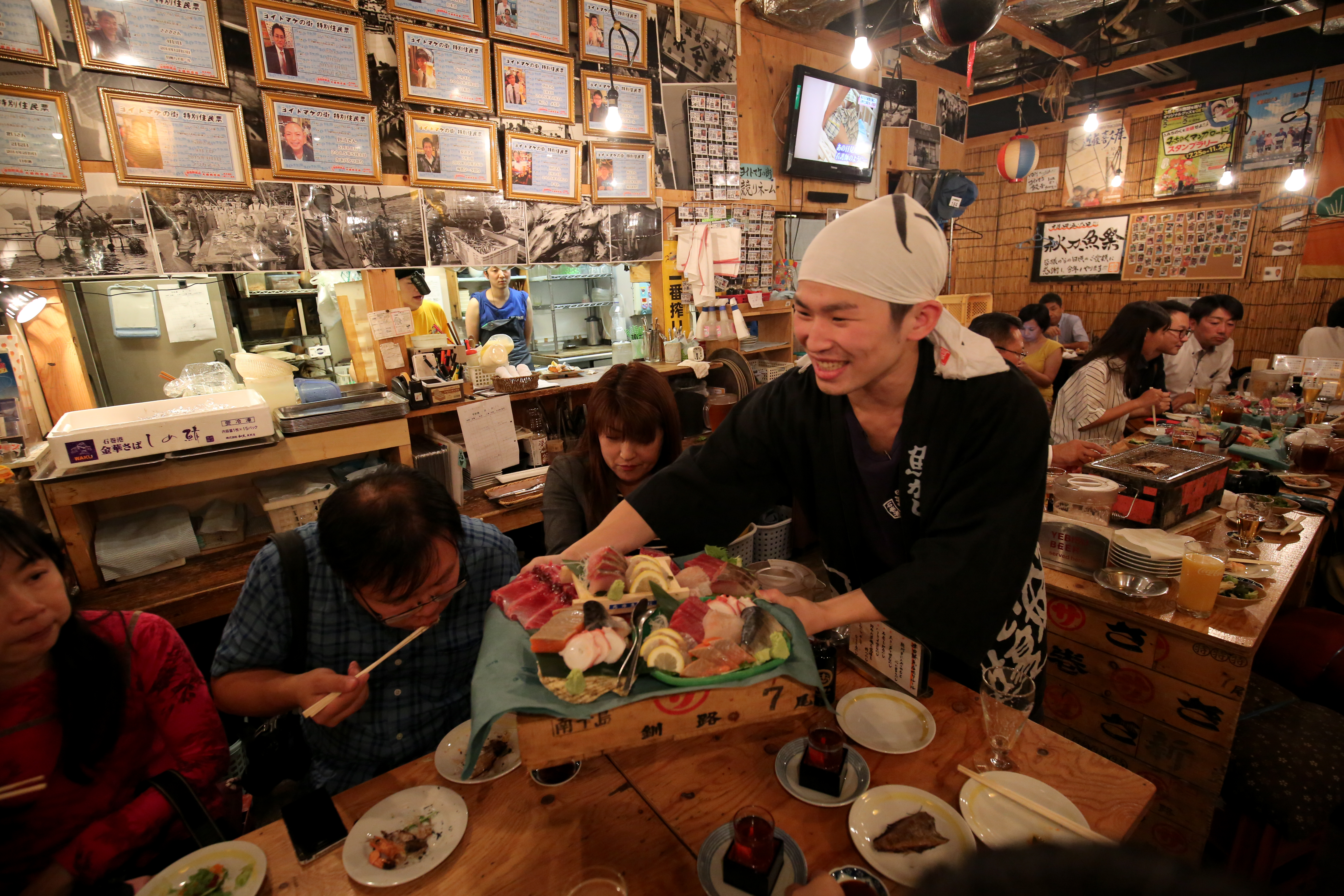 「津田鮮魚店」有自家漁獲新鮮直送,食客吃足鮮味。
