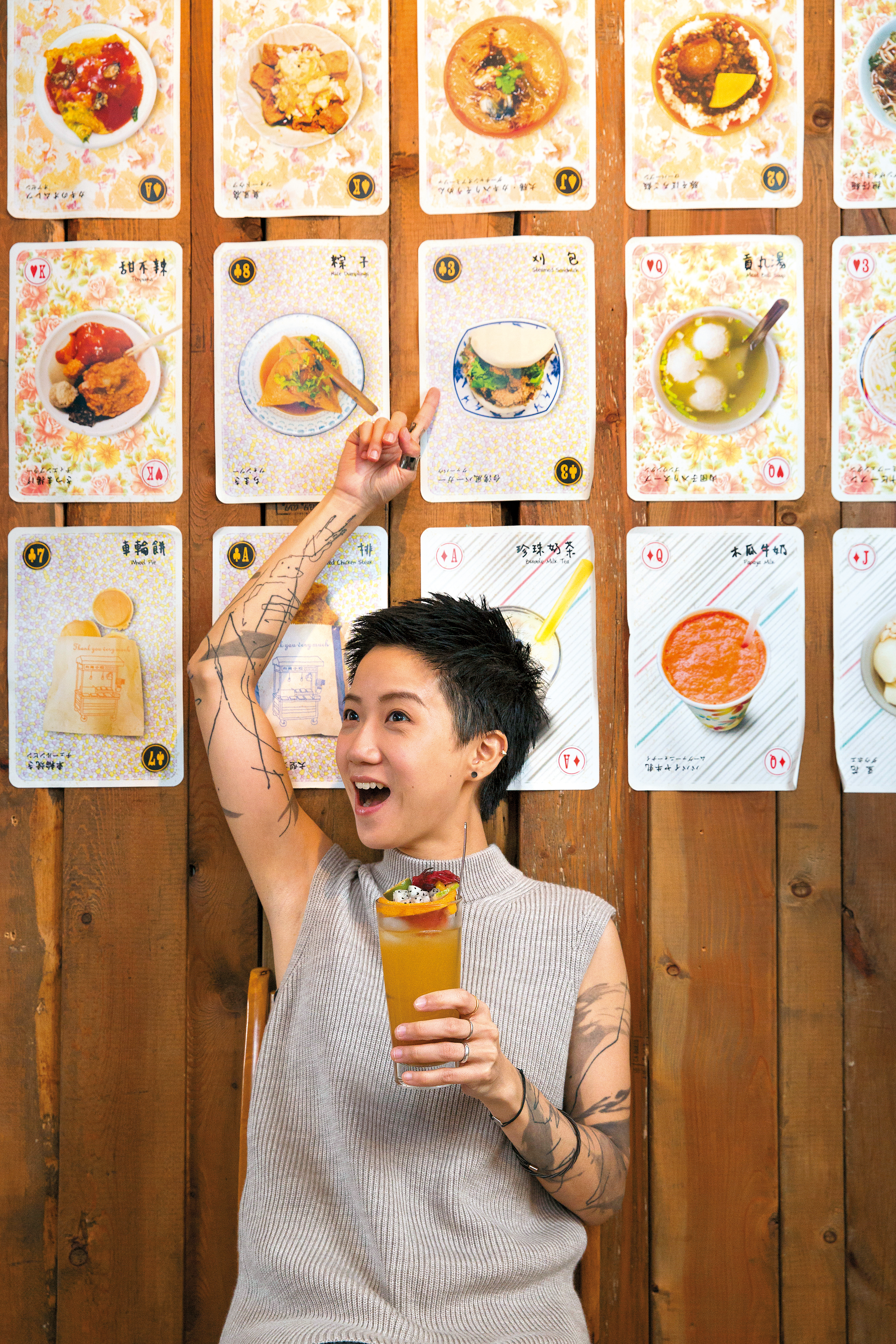 常常1杯飲料、1杯咖啡, 就能讓盧凱彤在咖啡店待上3、4小時,甚至有新歌編曲就是在店內完成的。