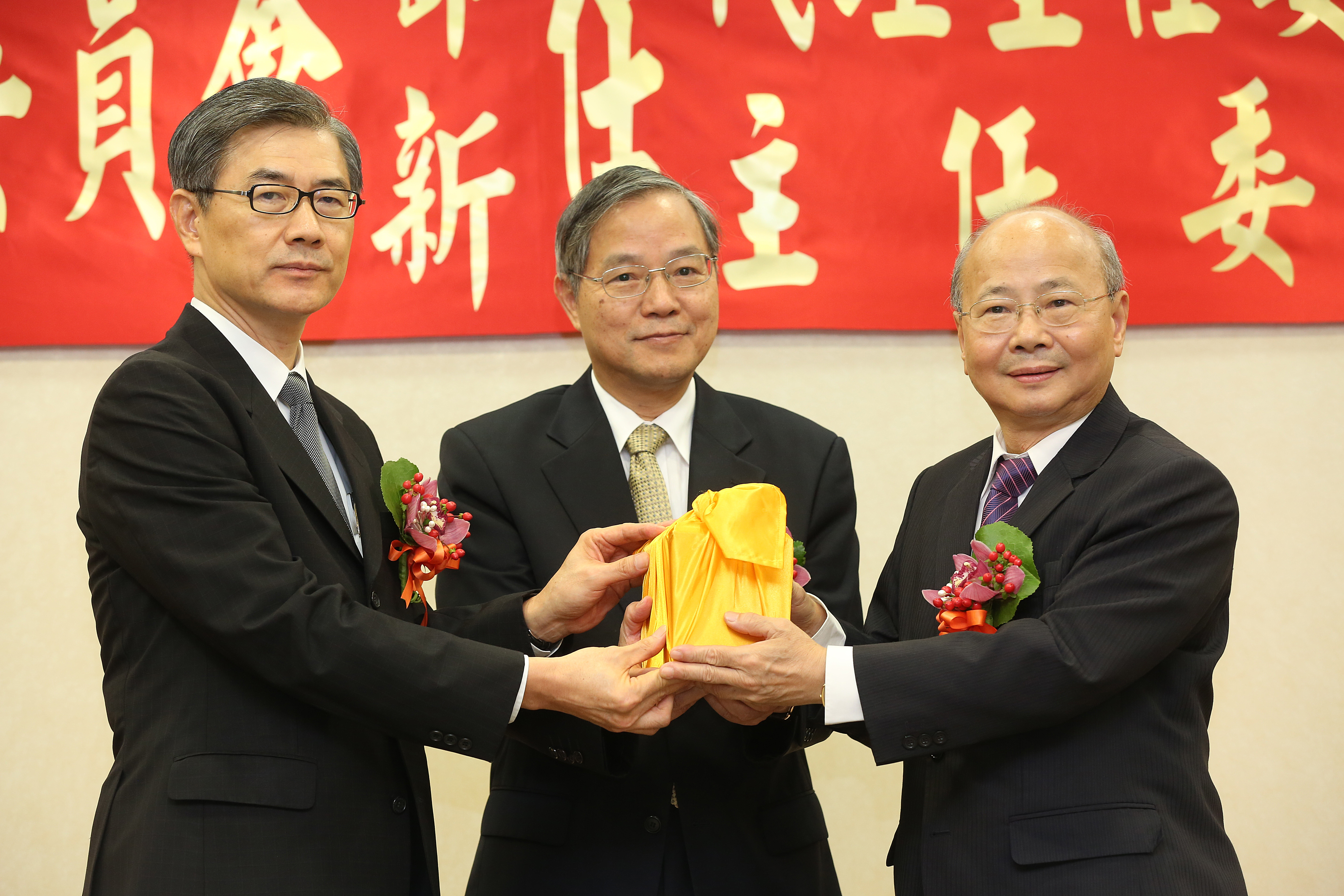 金管會新主委處女秀　政治味濃、專業不及格