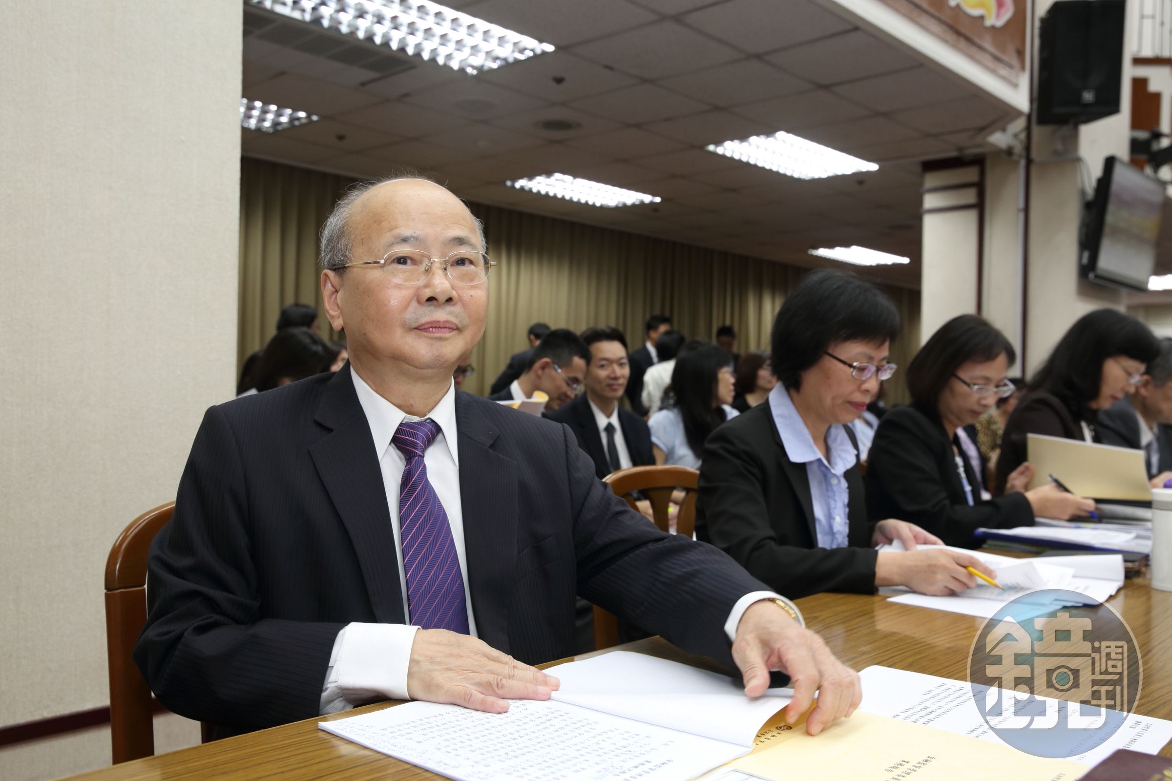 懸缺近1個月之後，由前高雄銀行董事長李瑞倉接任金管會主委。