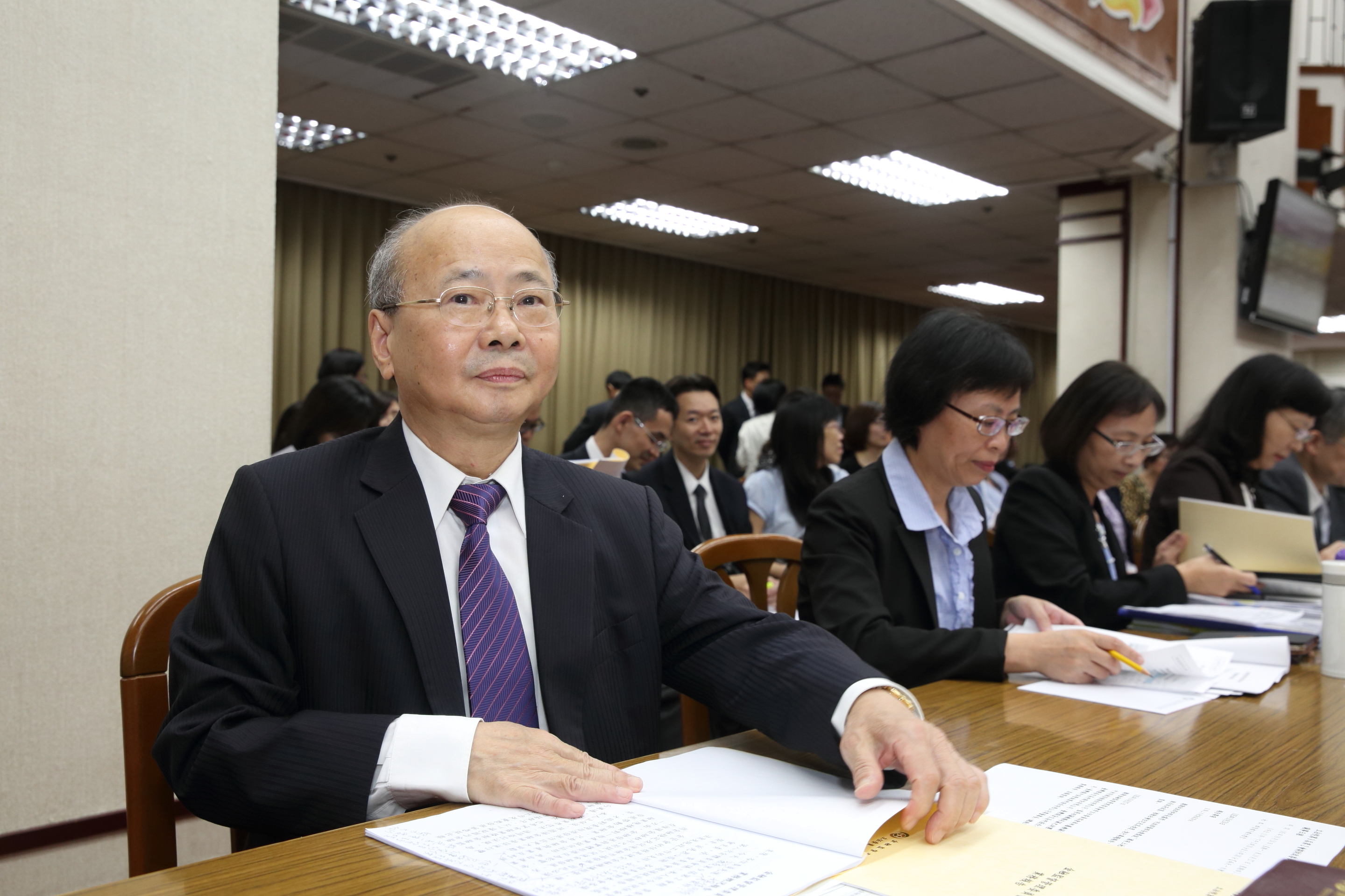 懸缺近1個月之後，由前高雄銀行董事長李瑞倉接任金管會主委。