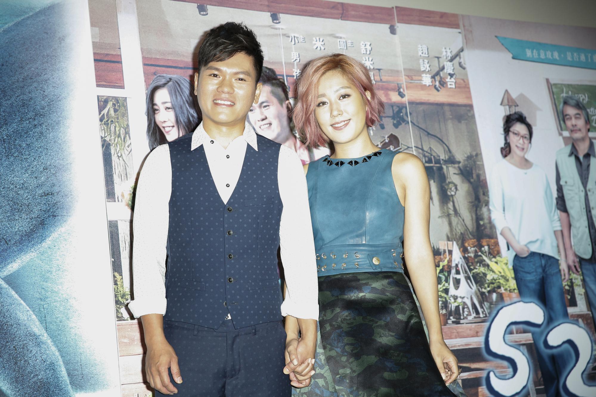「圖騰」樂團舒米恩(左)與「小男孩」樂團米非,飾演交往10年卻遇到瓶頸的情侶。