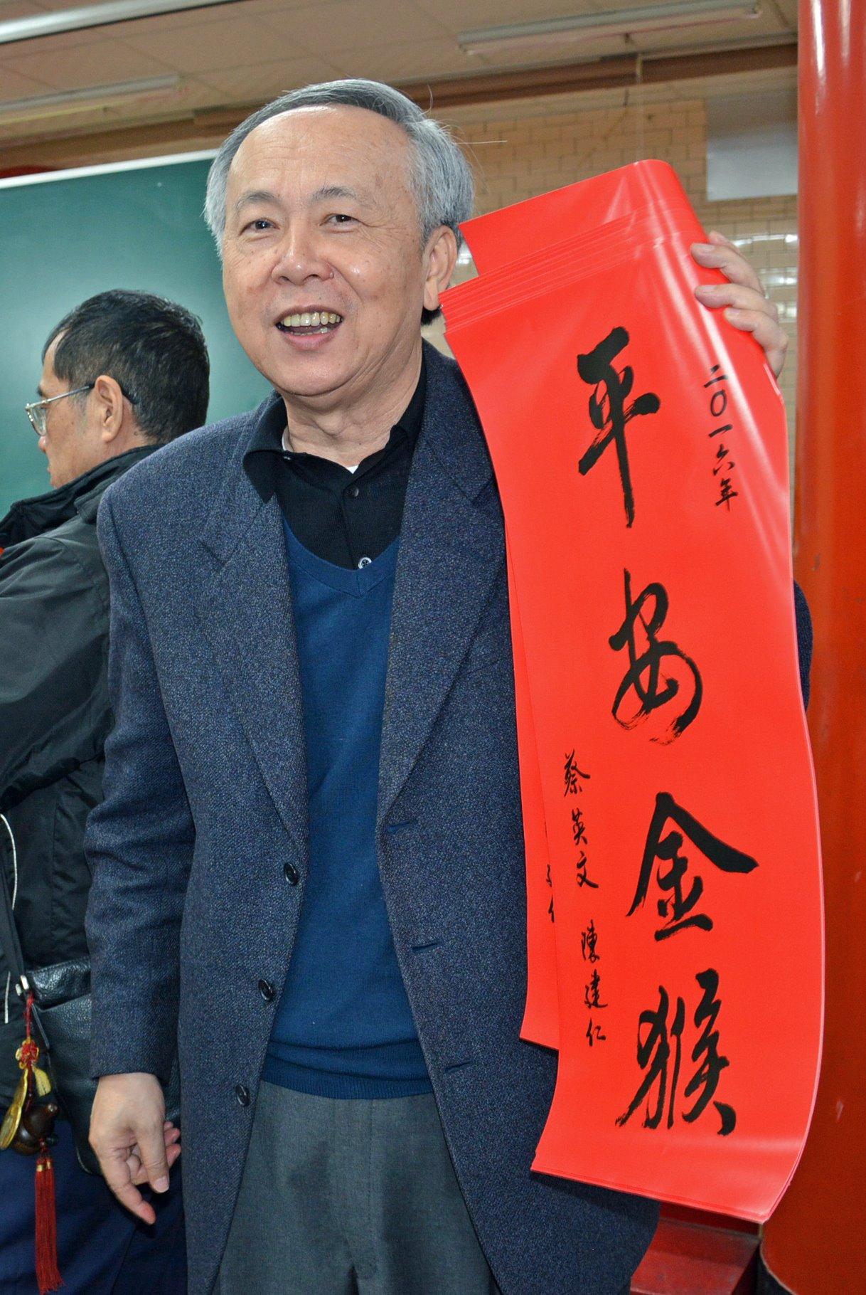 小英基金會董事陳忠源可說是蔡英文的「長輩」，也是引薦許名慧成為總統御廚者。