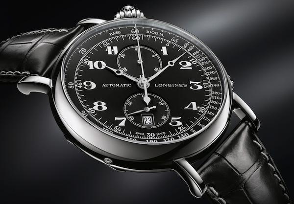 這是2012年推出的第一代Type A7，當初採用黑白配色，尺寸49mm。