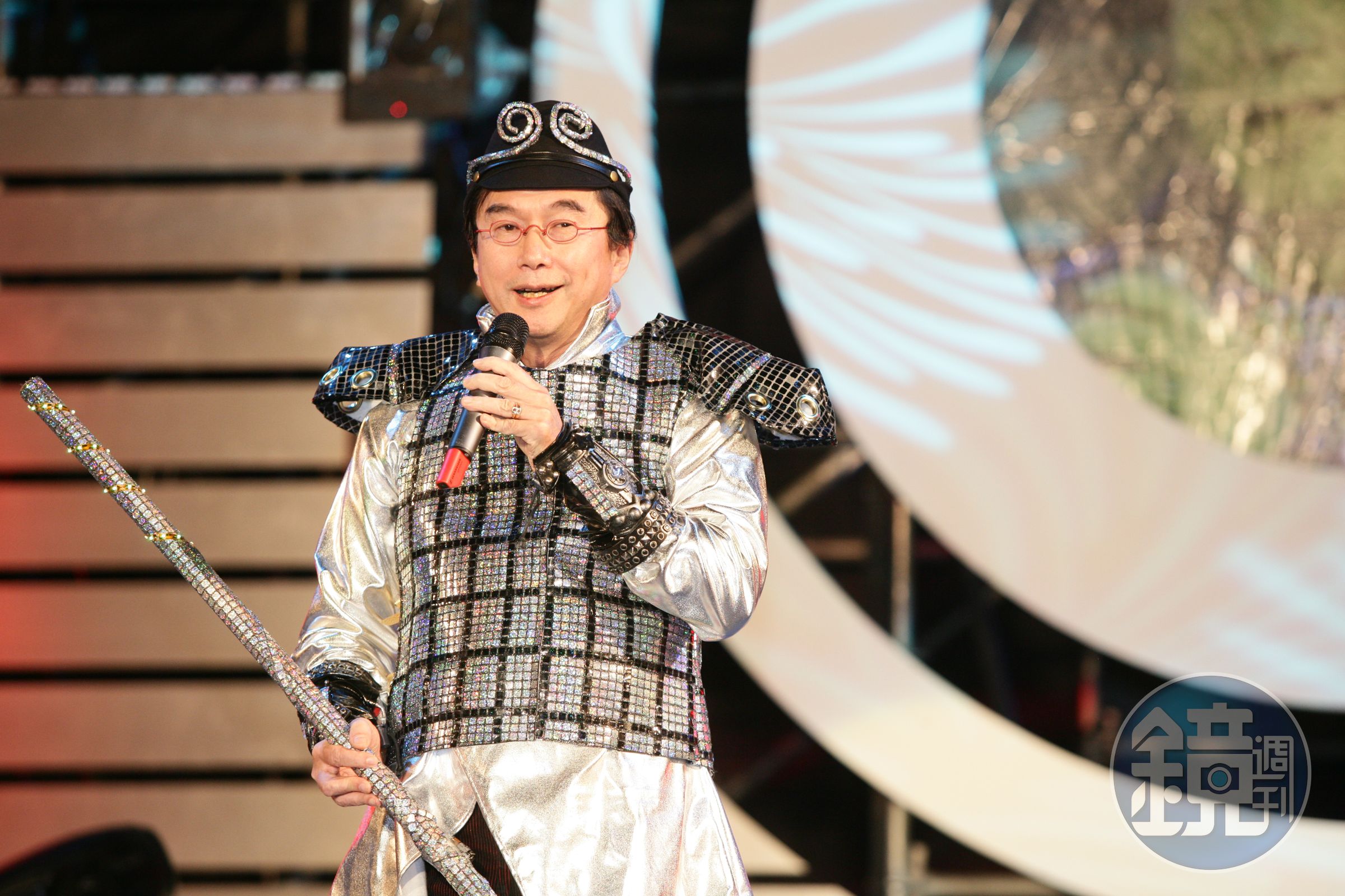 為了宣示決心，林百里在廣達尾牙上扮演孫悟空，要帶廣達員工們上雲端。